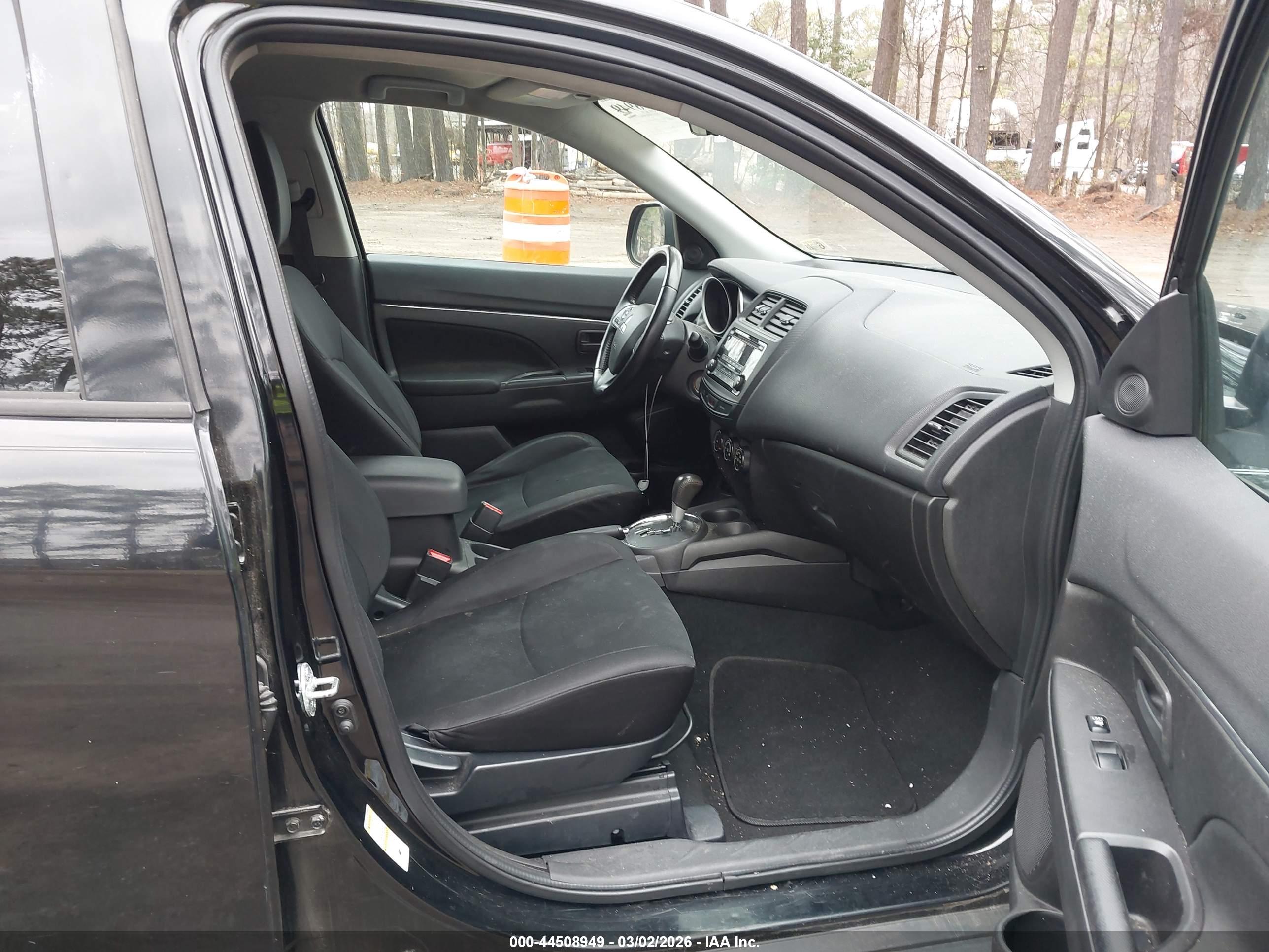 MITSUBISHI OUTLANDER image 5