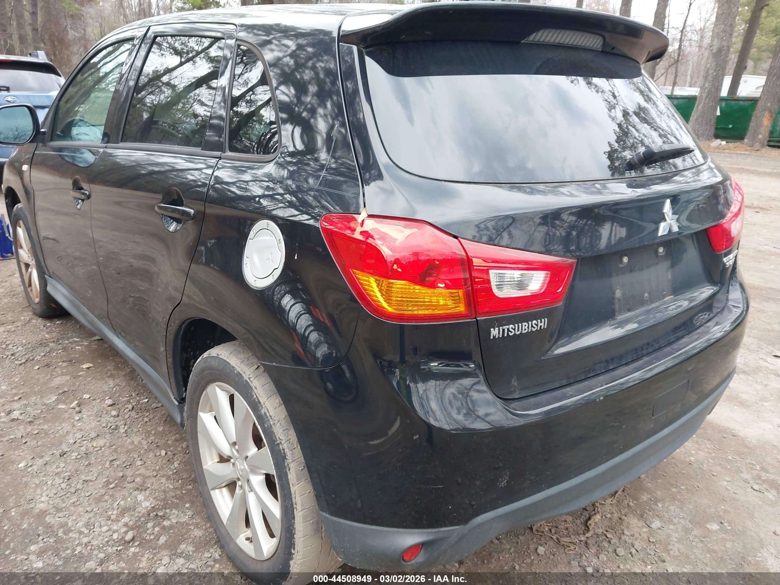 MITSUBISHI OUTLANDER image 6