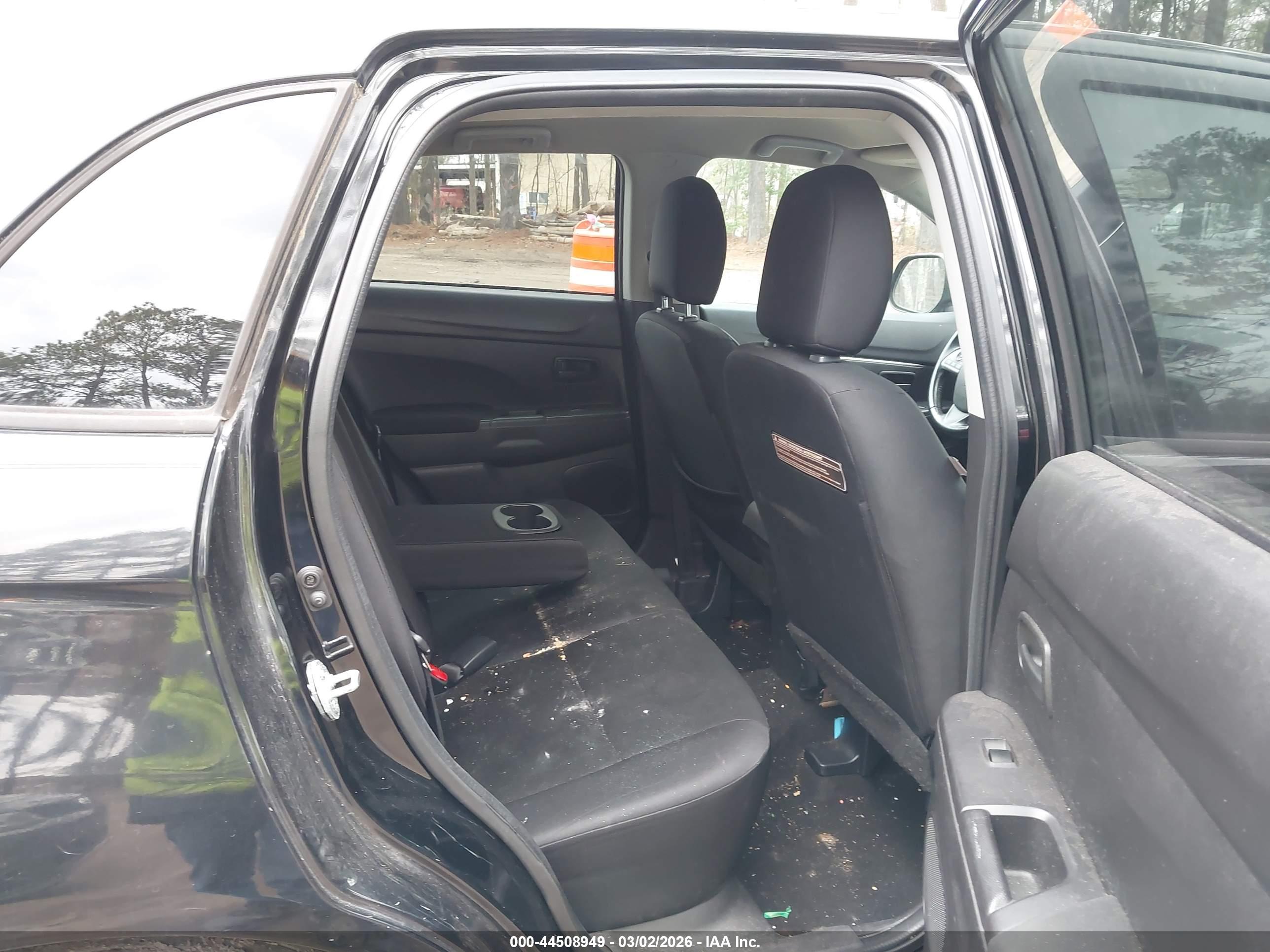 MITSUBISHI OUTLANDER image 8