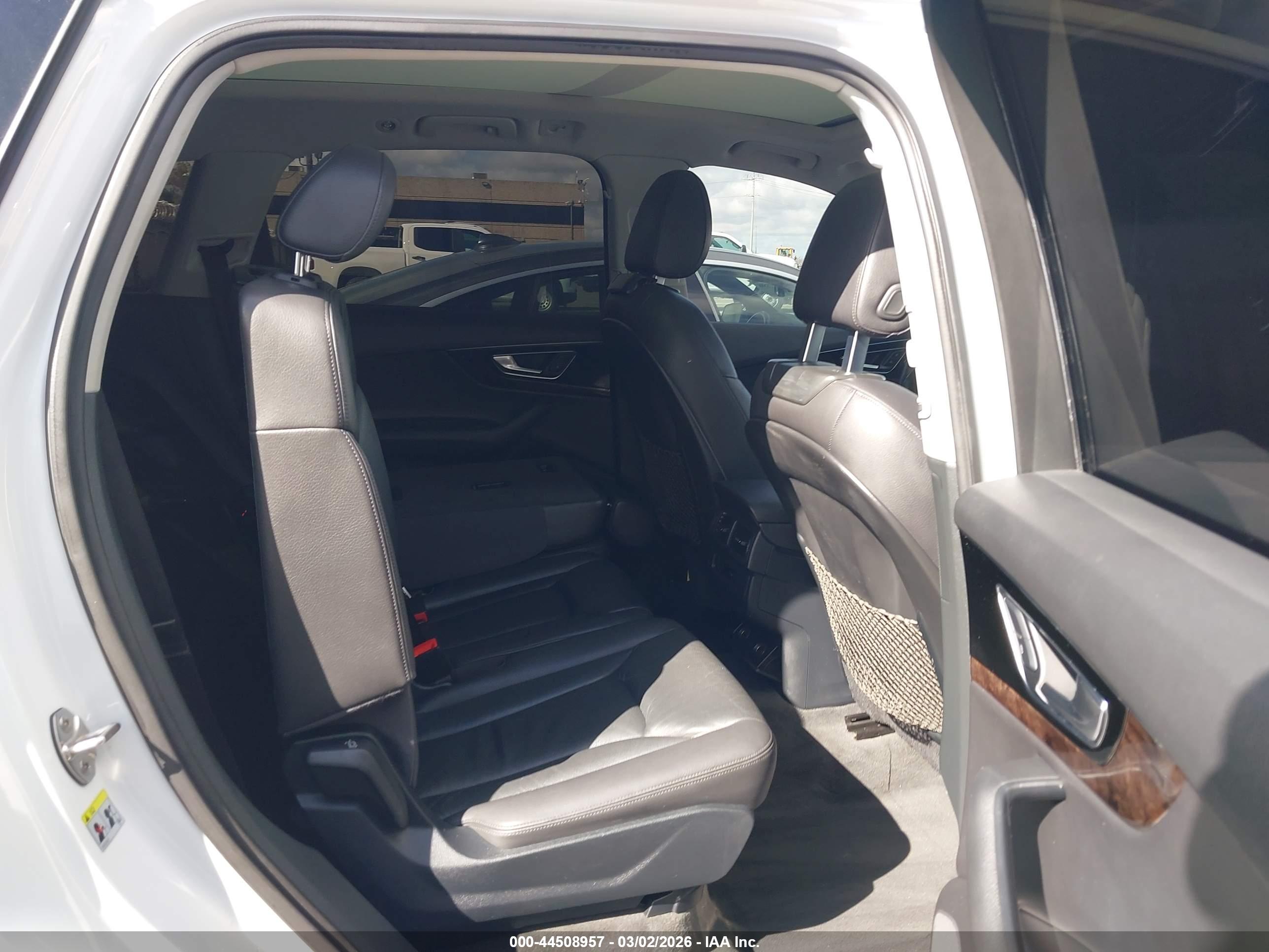 AUDI Q7 image 8