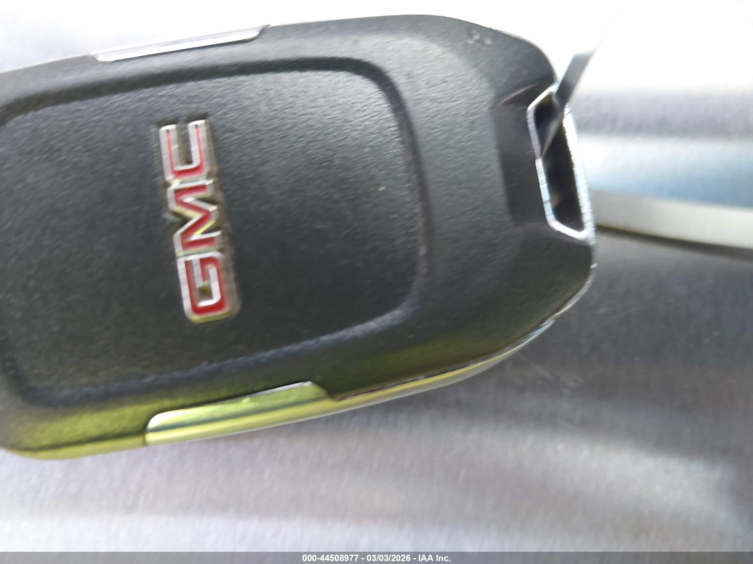 GMC YUKON image 11