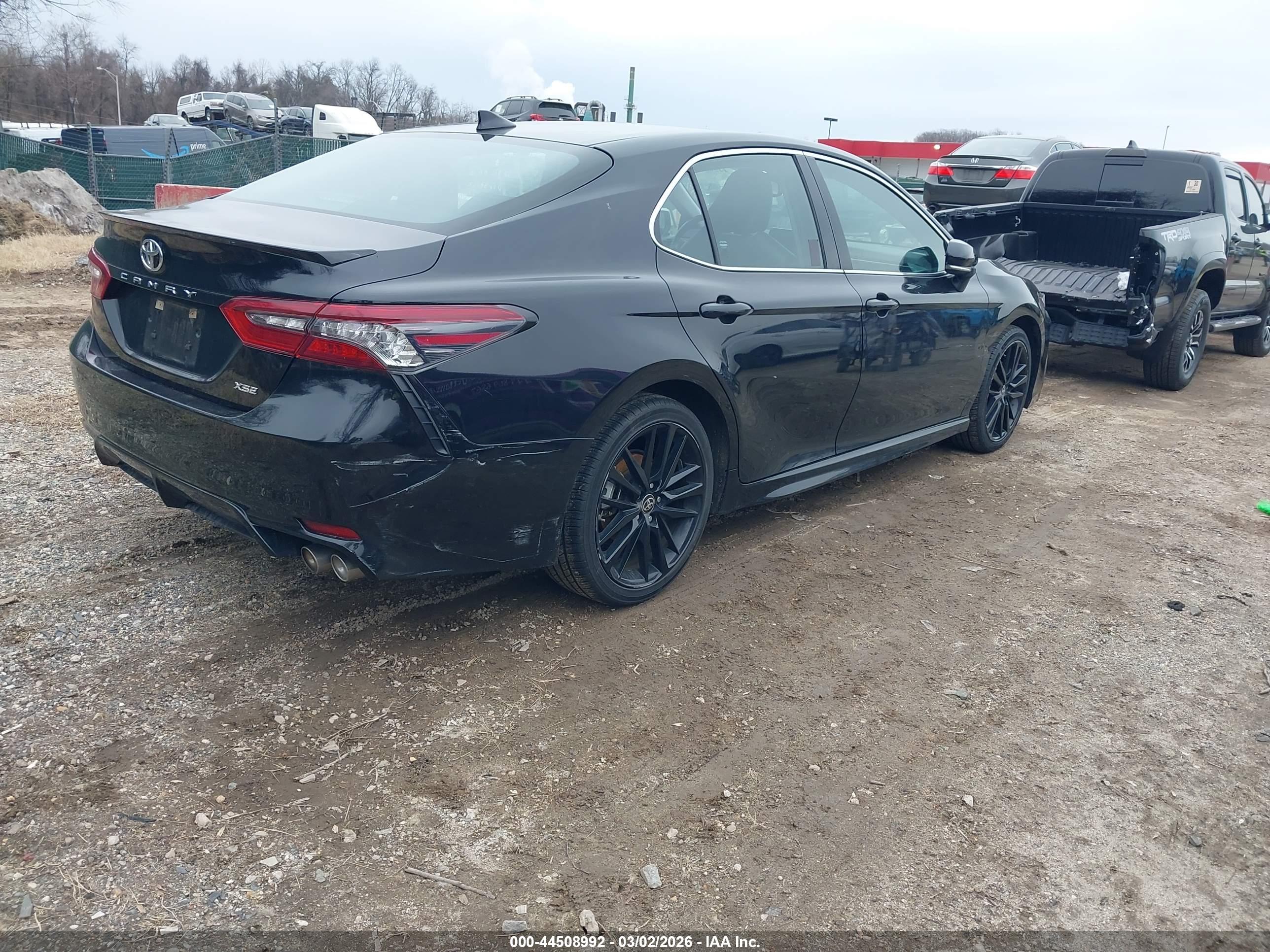 TOYOTA CAMRY image 4