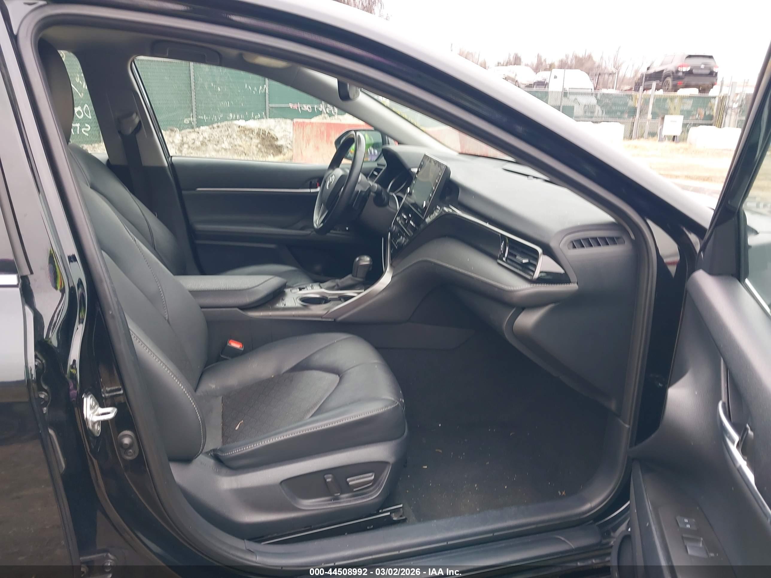 TOYOTA CAMRY image 5