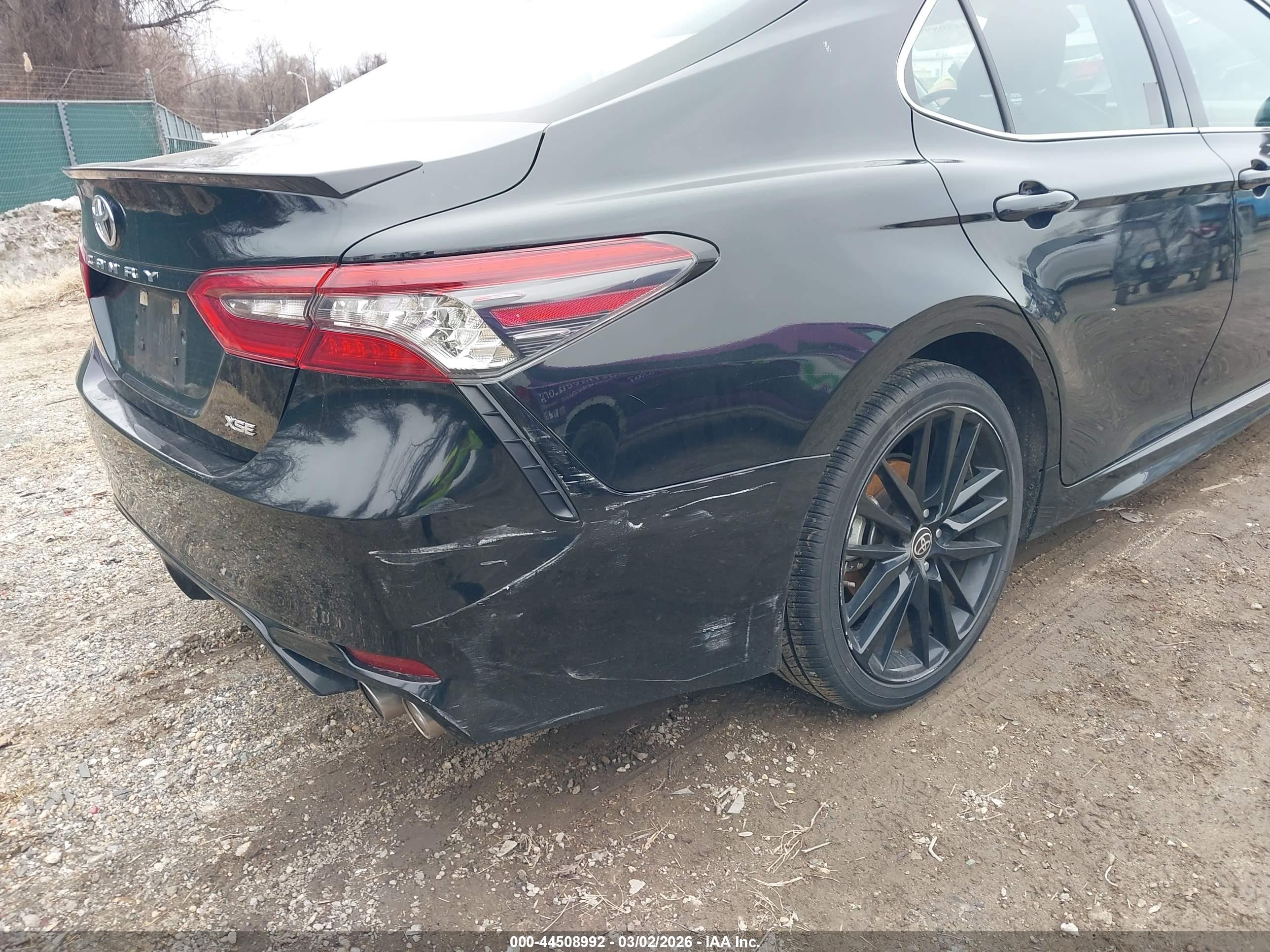 TOYOTA CAMRY image 6