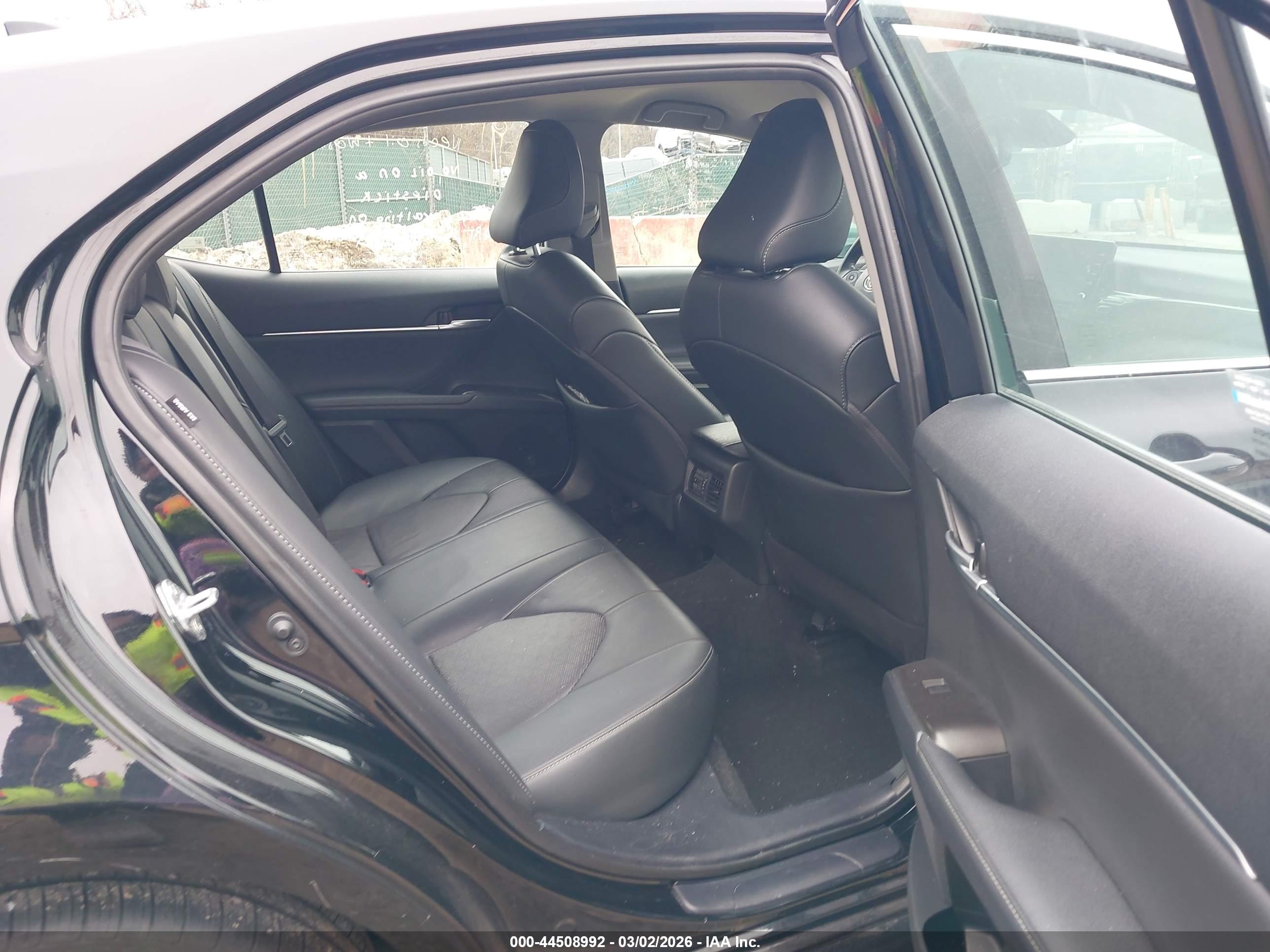 TOYOTA CAMRY image 8
