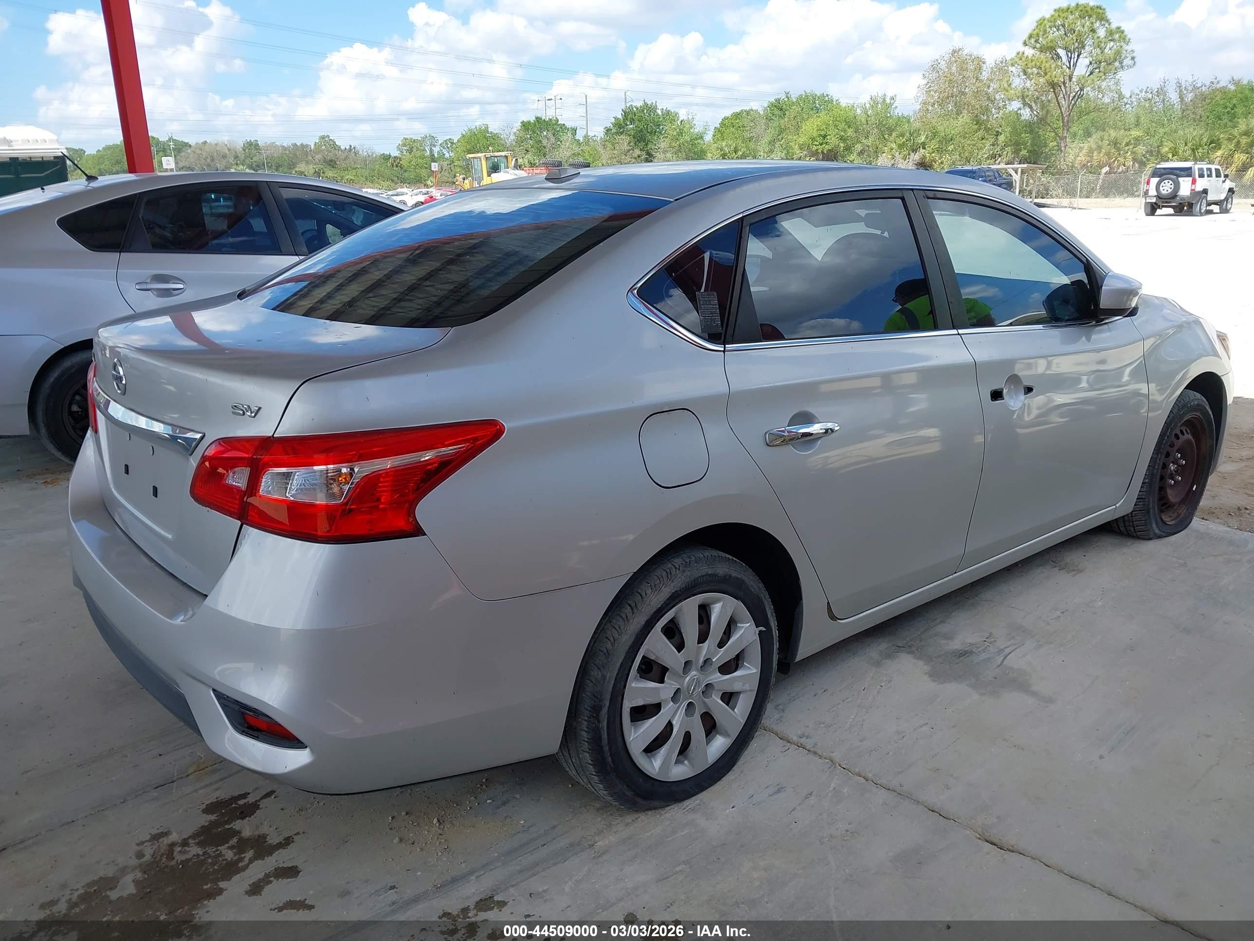 NISSAN SENTRA image 4