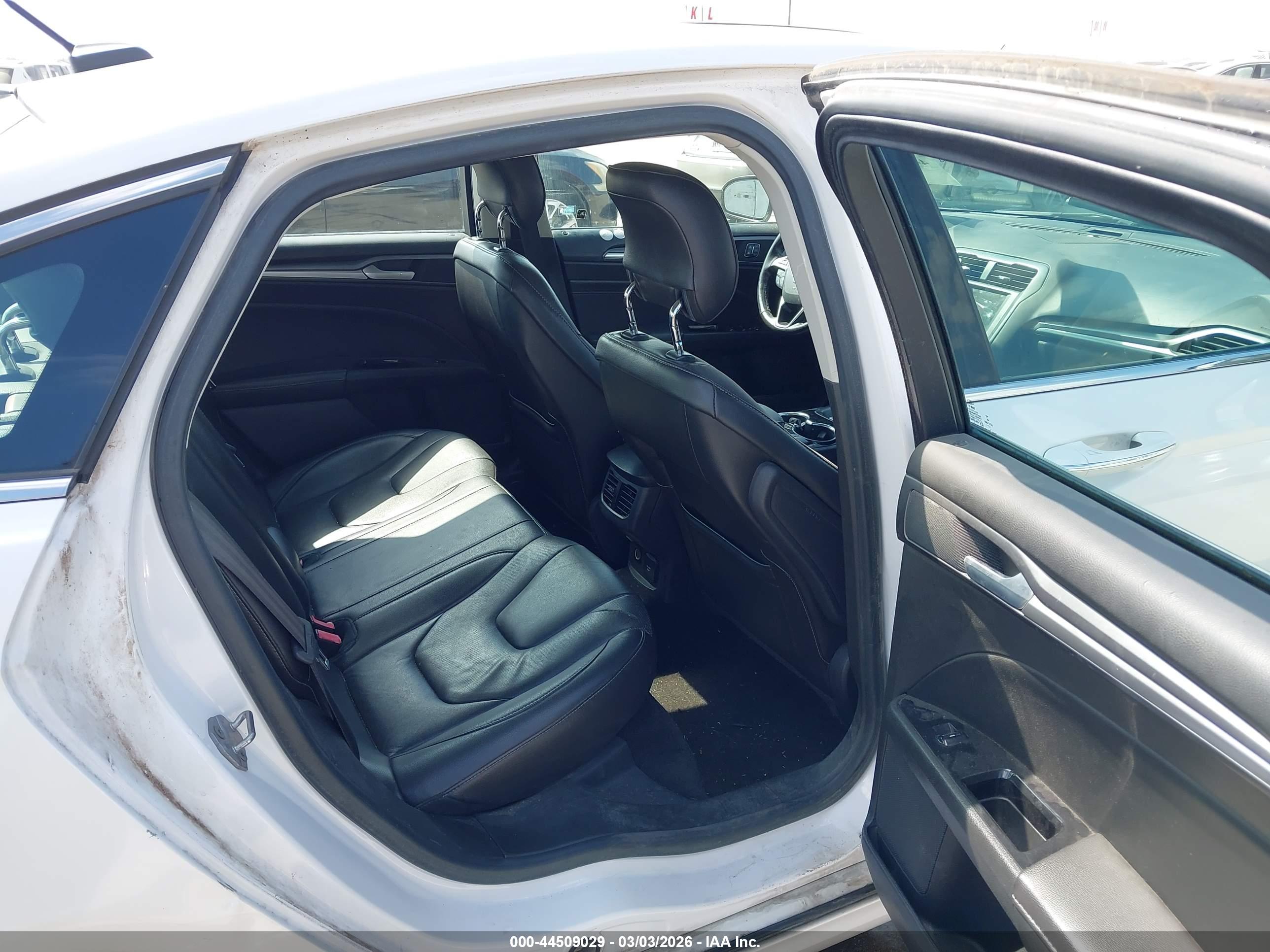 FORD FUSION image 8