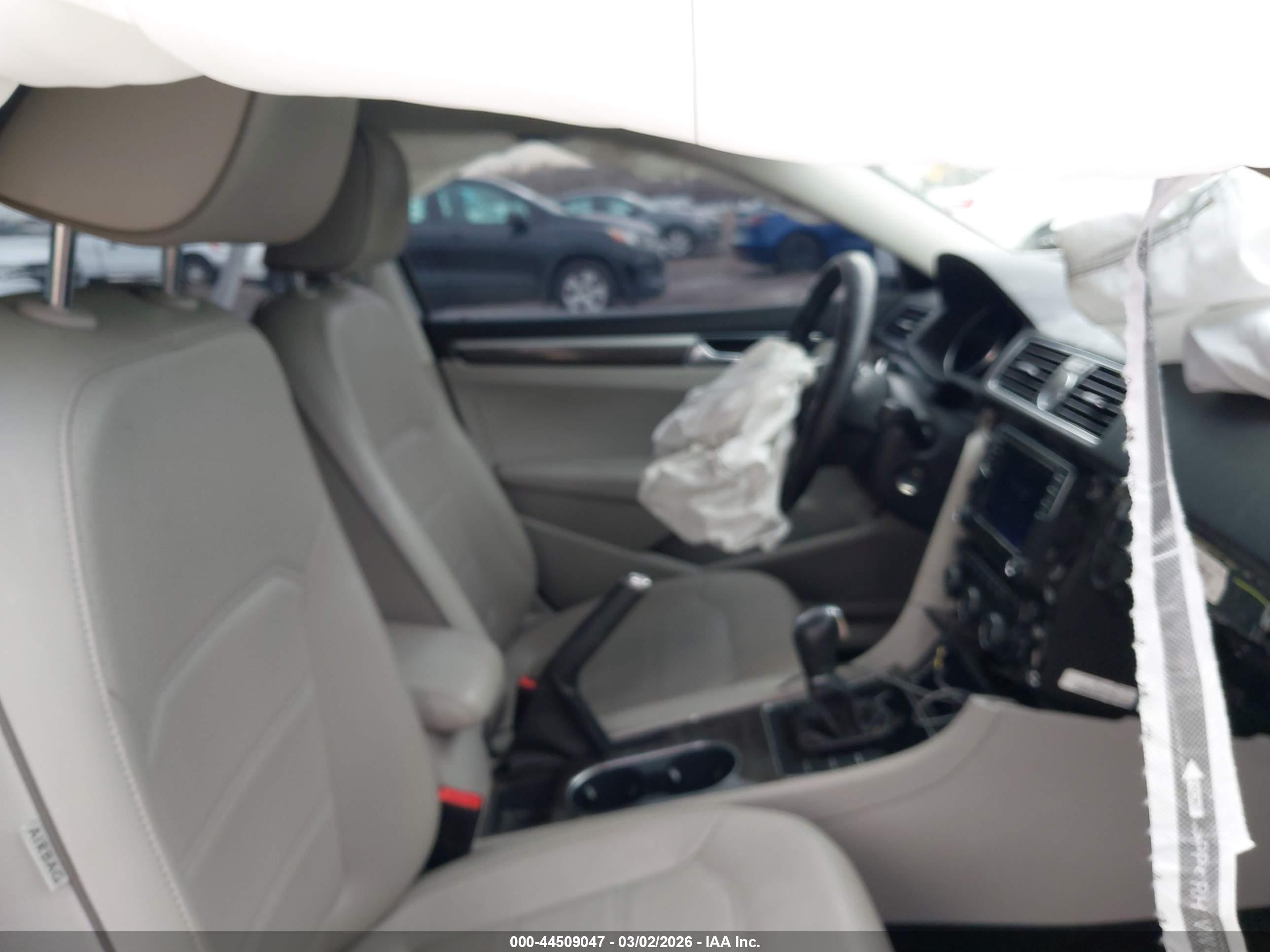 VOLKSWAGEN PASSAT image 5