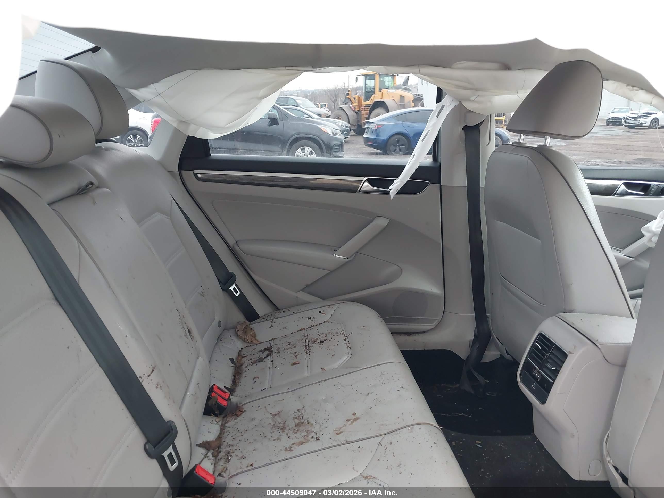 VOLKSWAGEN PASSAT image 8