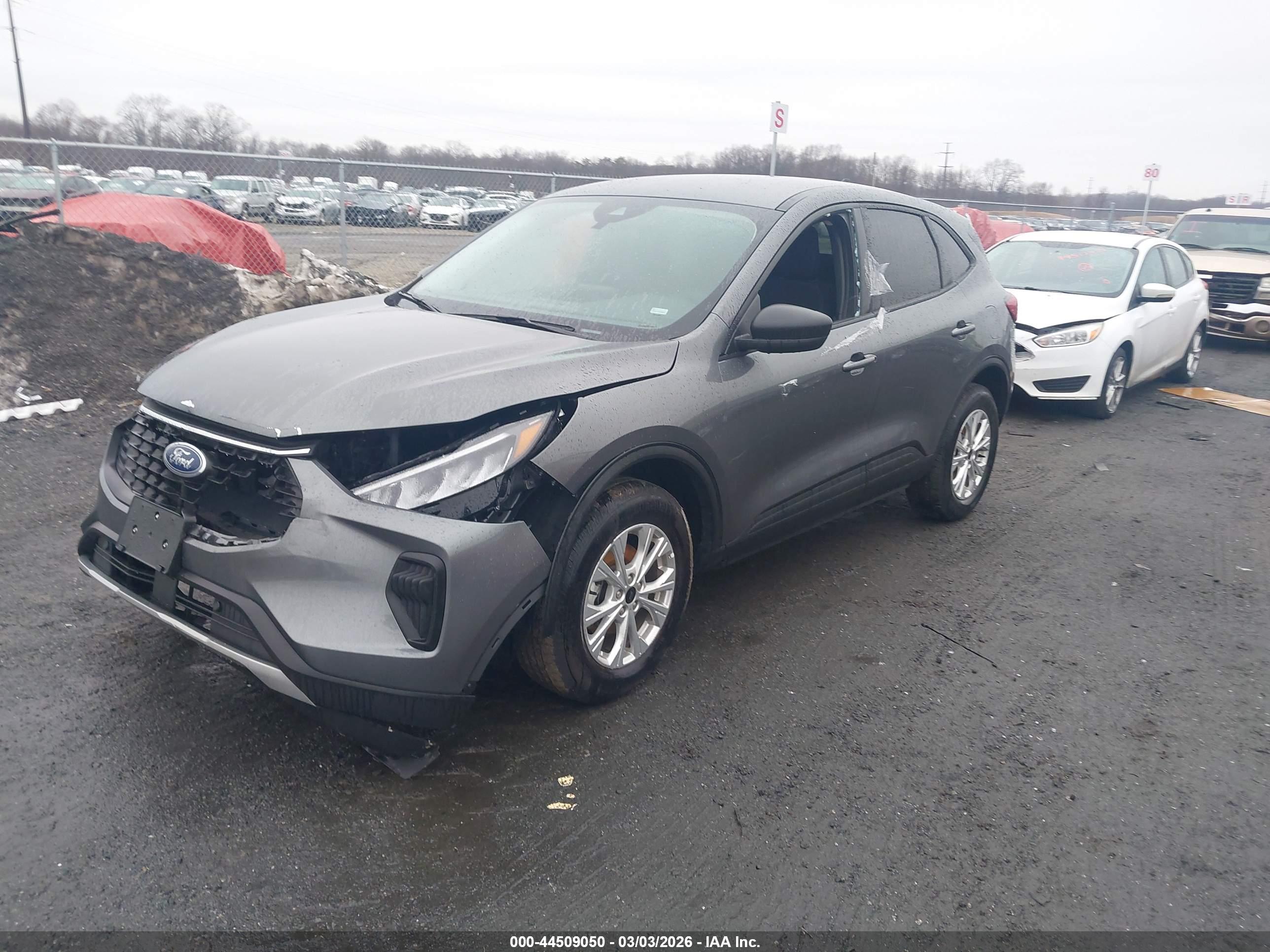 FORD ESCAPE image 2