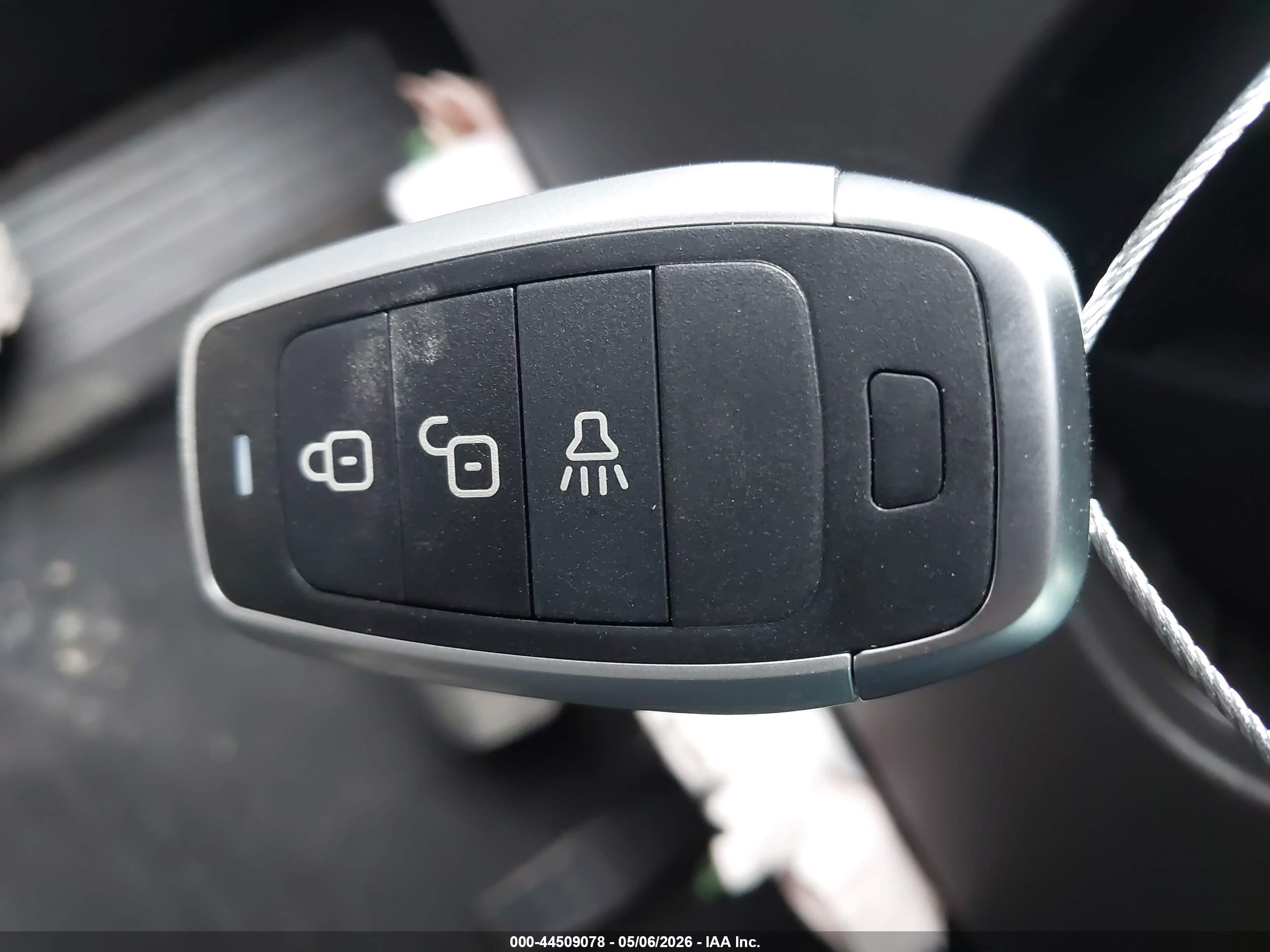 CHEVROLET BLAZER image 11