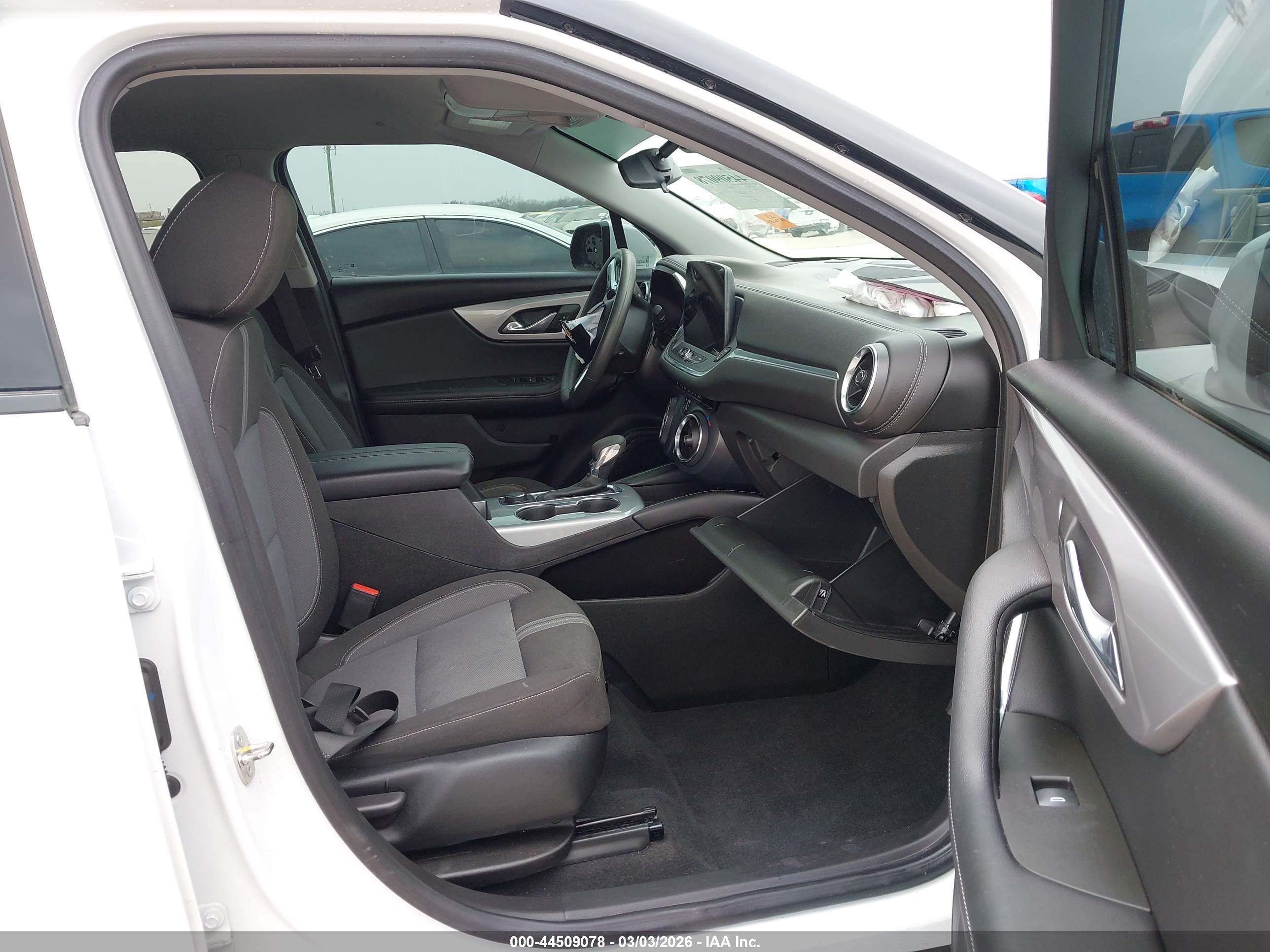 CHEVROLET BLAZER image 5