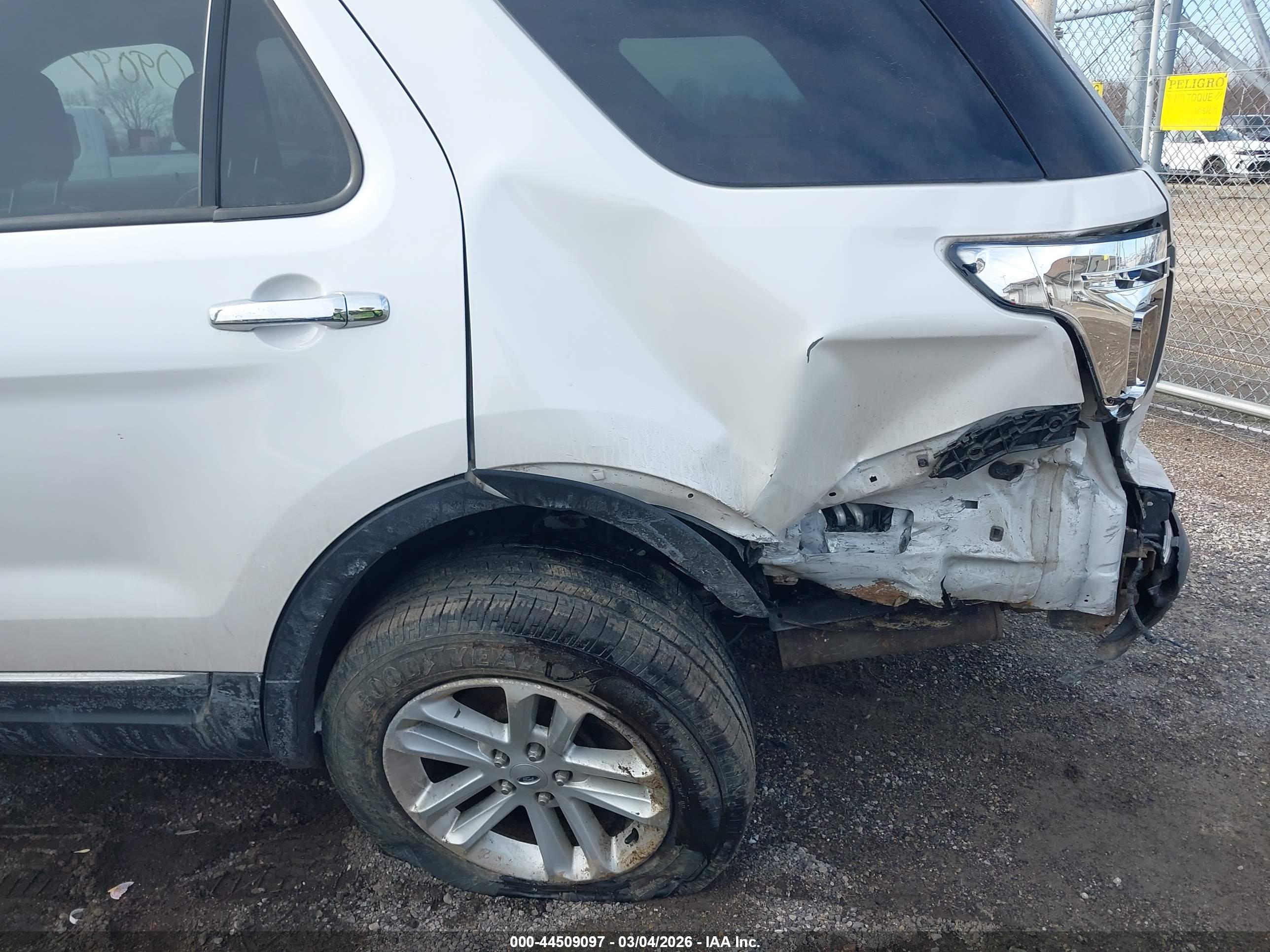 FORD EXPLORER image 6