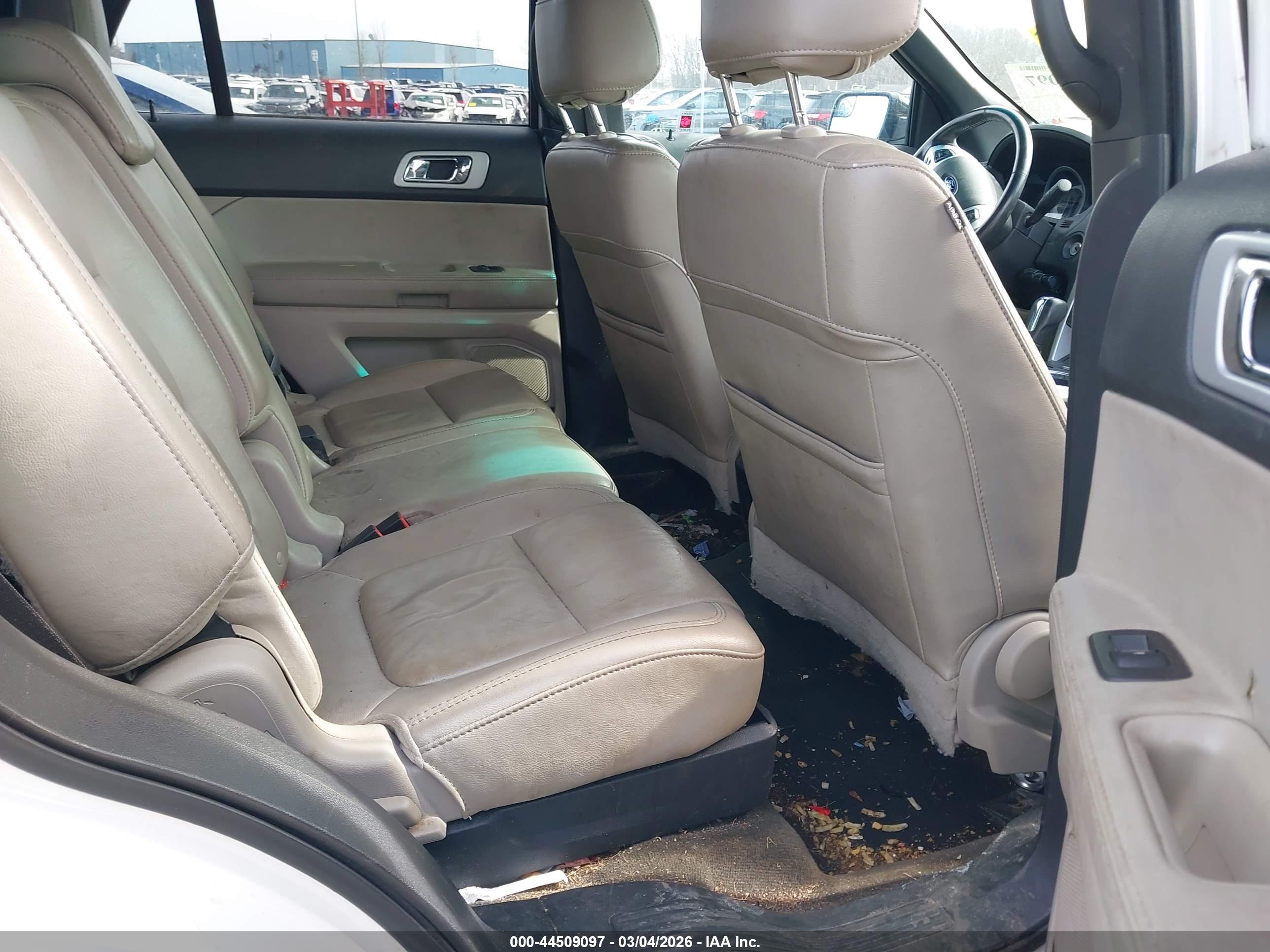 FORD EXPLORER image 8