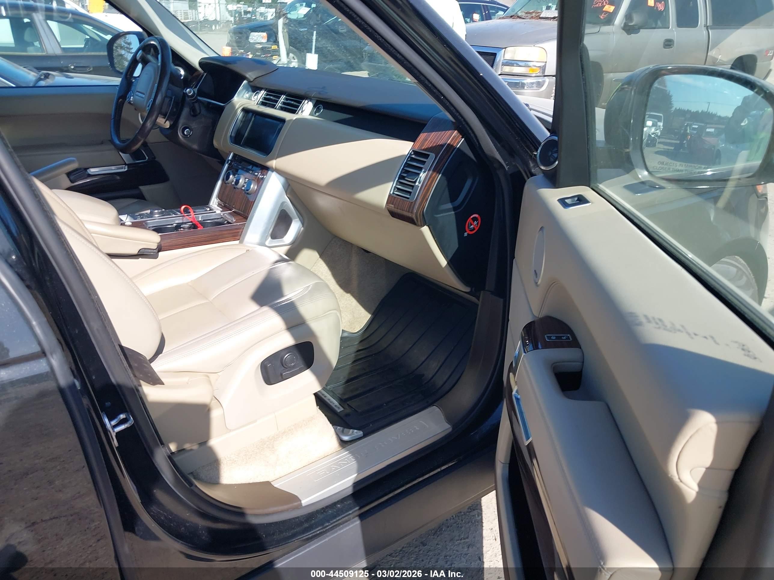 LAND ROVER image 5