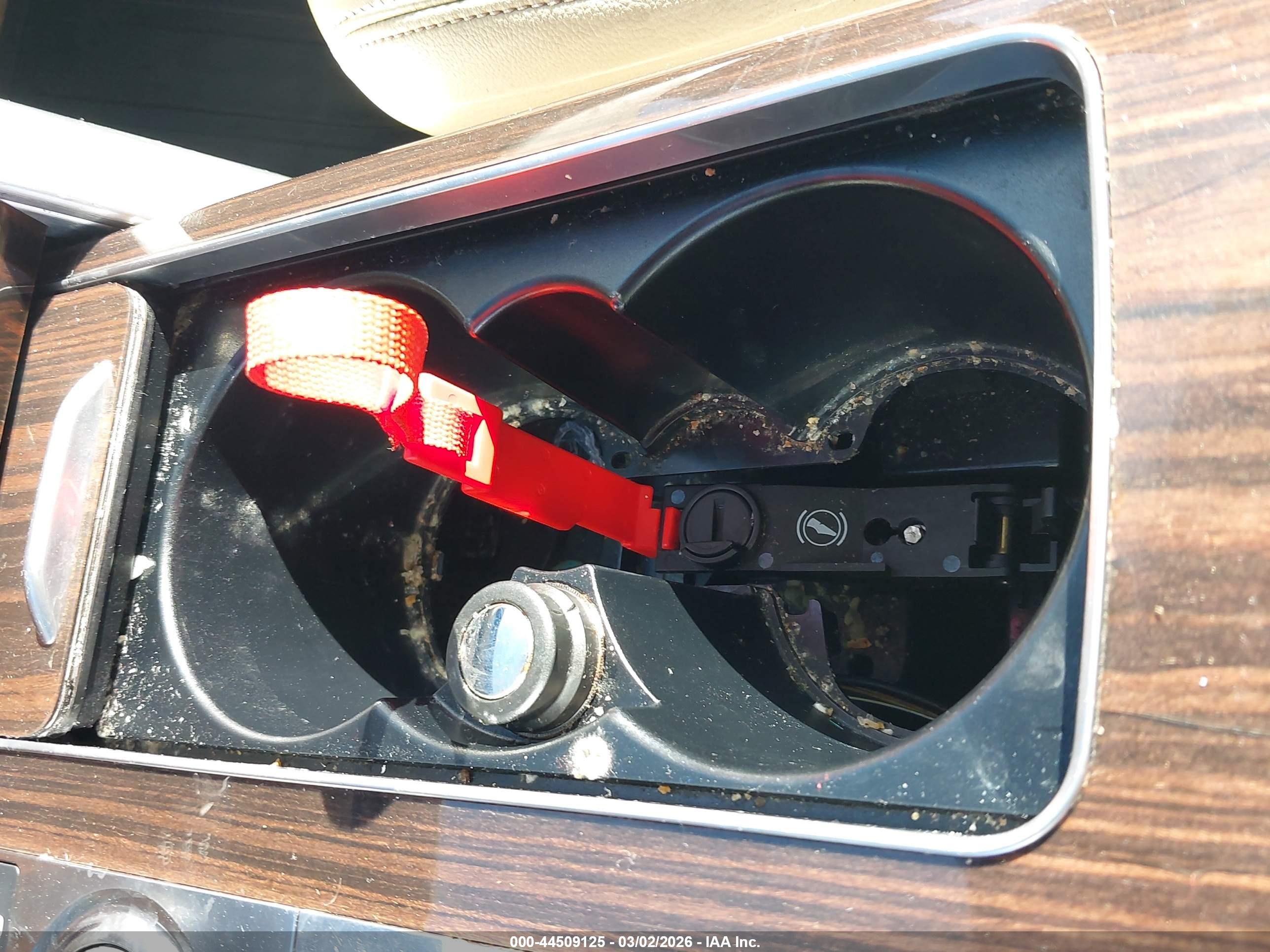LAND ROVER image 6