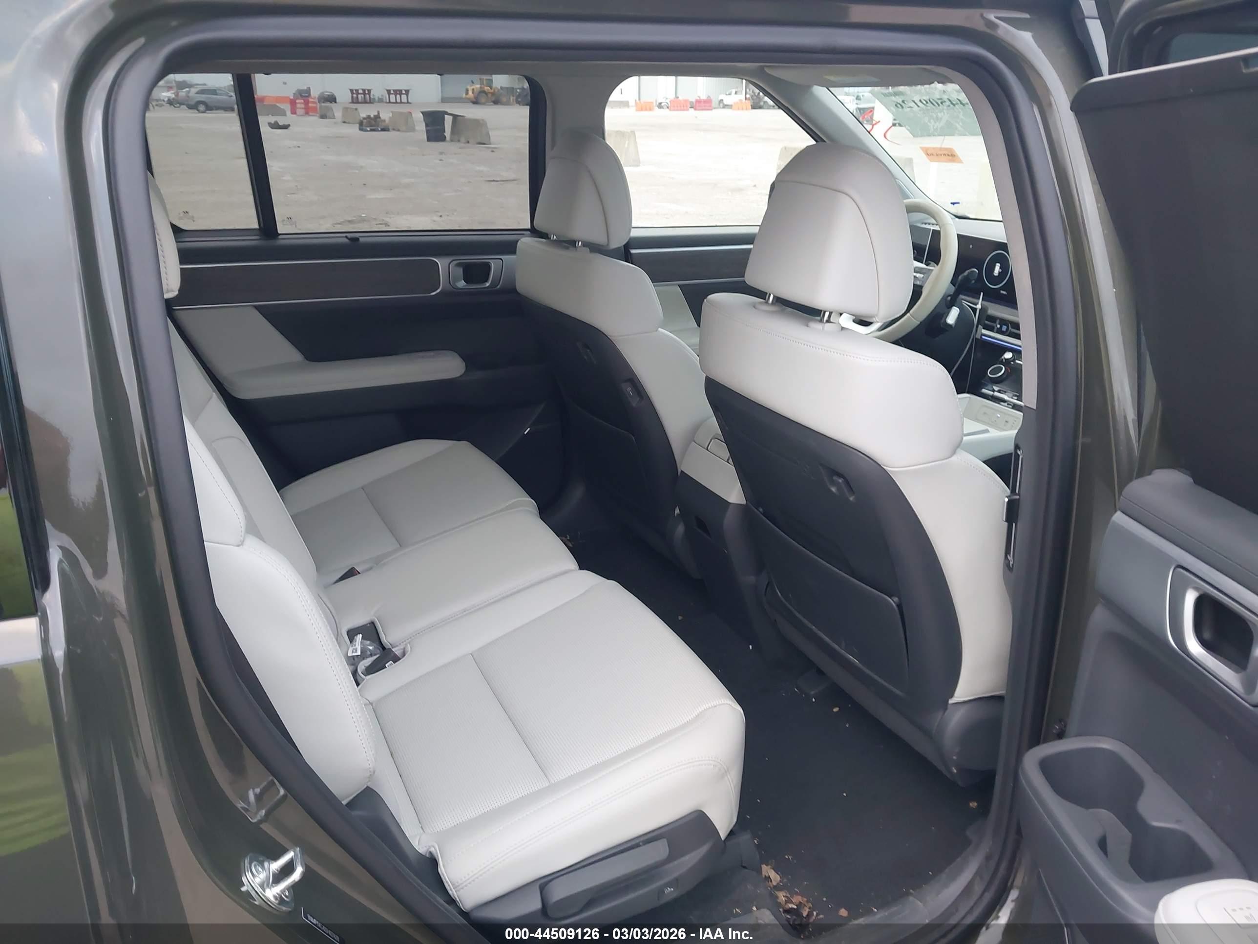 HYUNDAI SANTA image 8