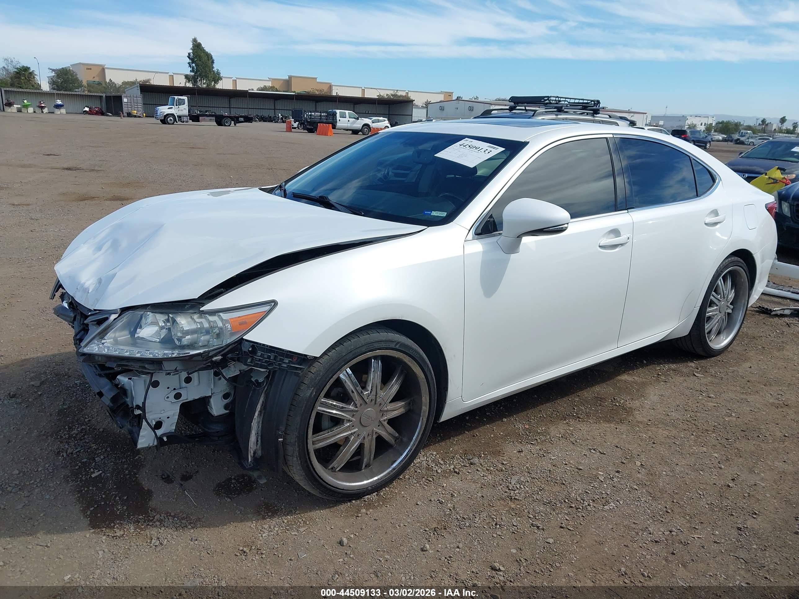 LEXUS ES image 2