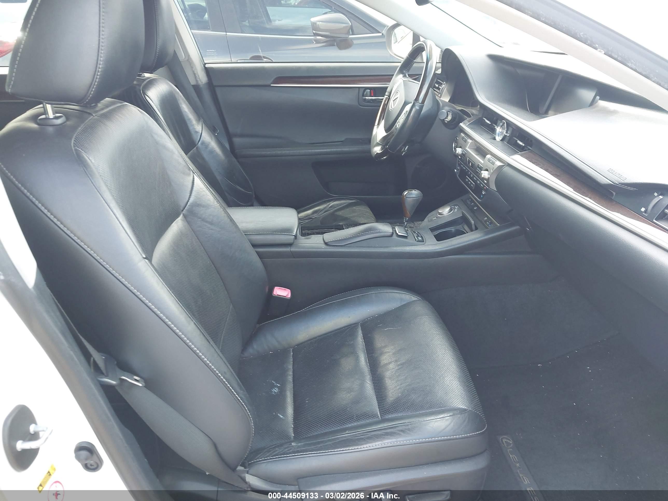 LEXUS ES image 5