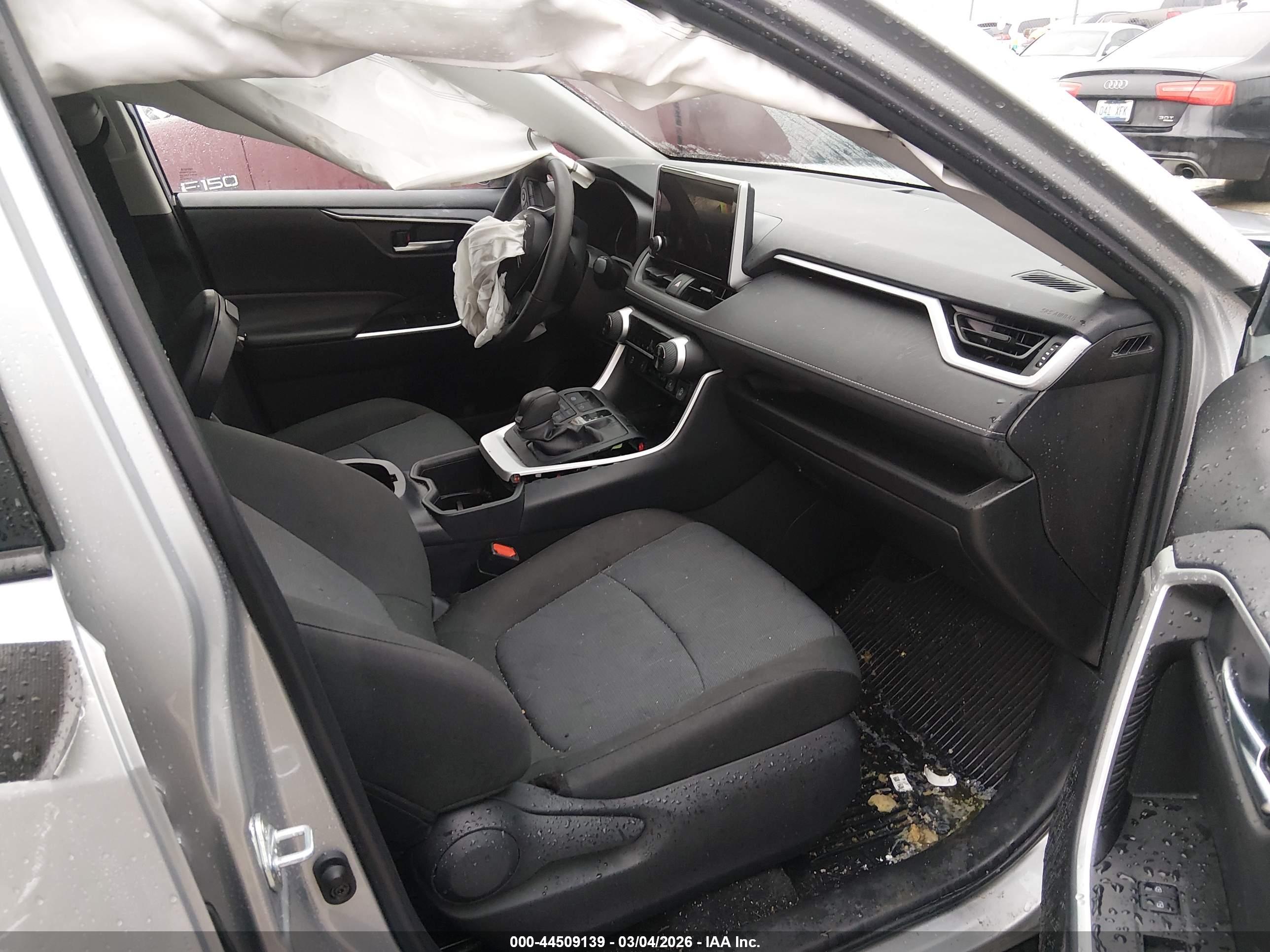 TOYOTA RAV4 image 5