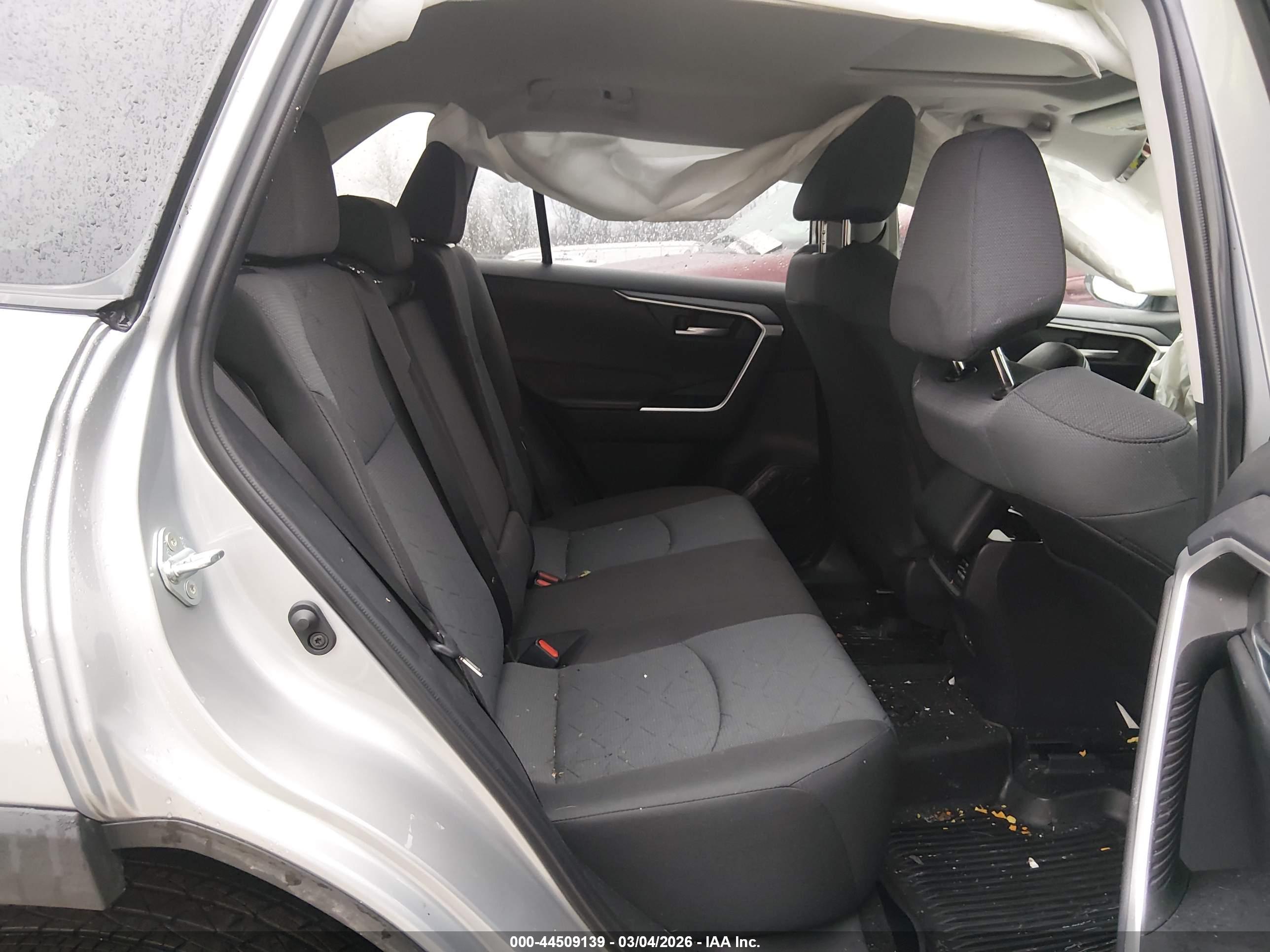 TOYOTA RAV4 image 8