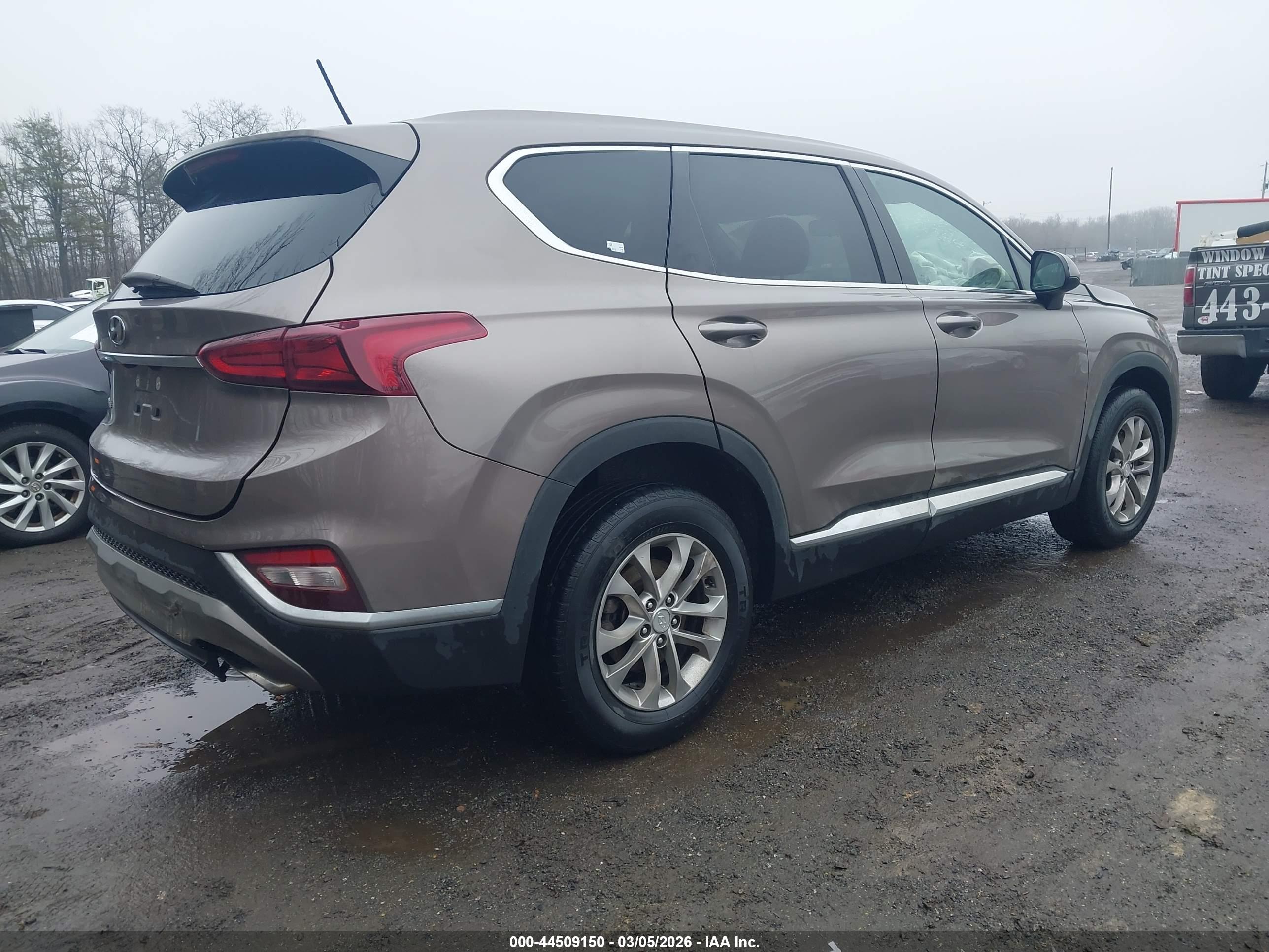HYUNDAI SANTA image 4