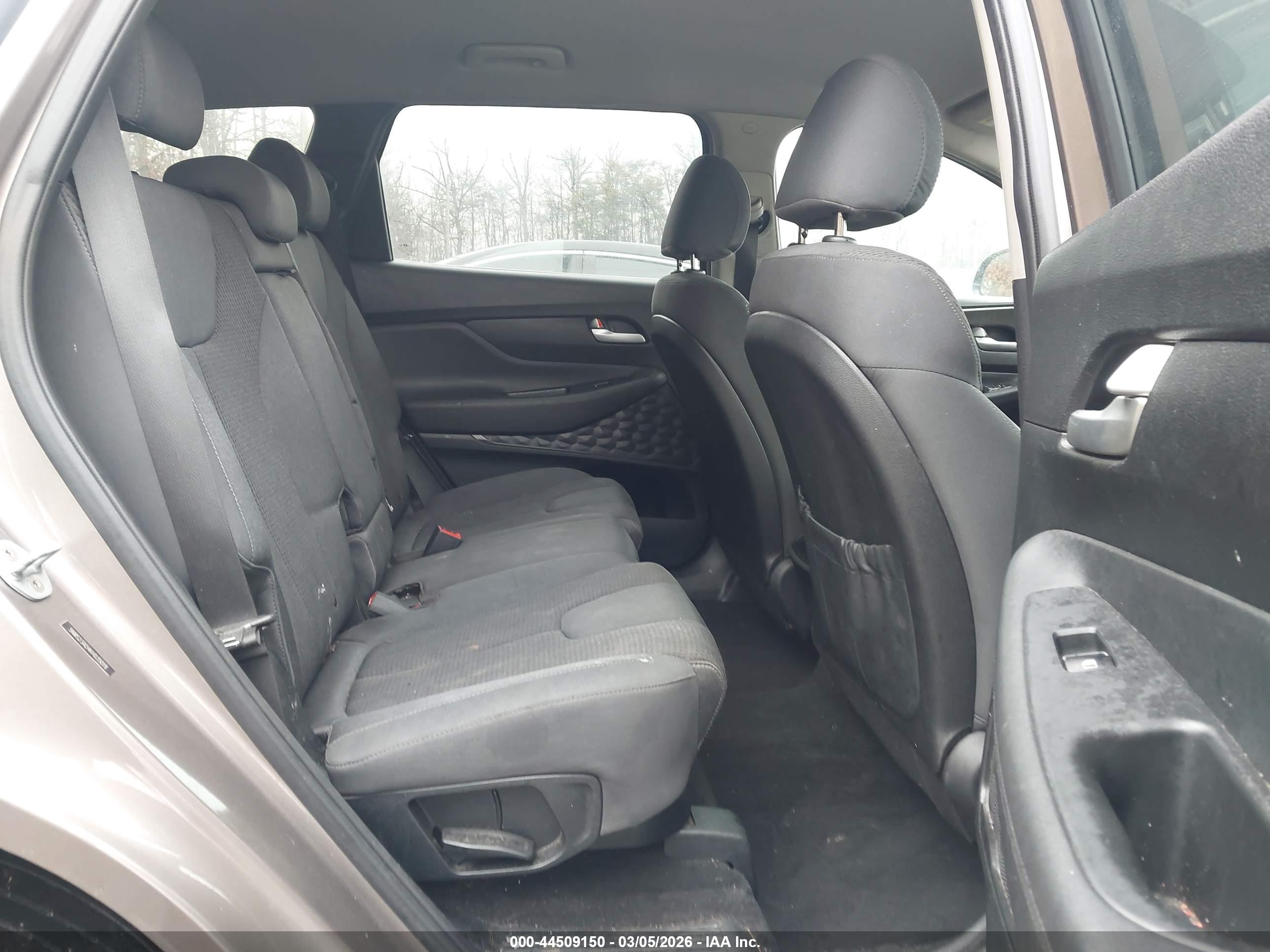HYUNDAI SANTA image 8