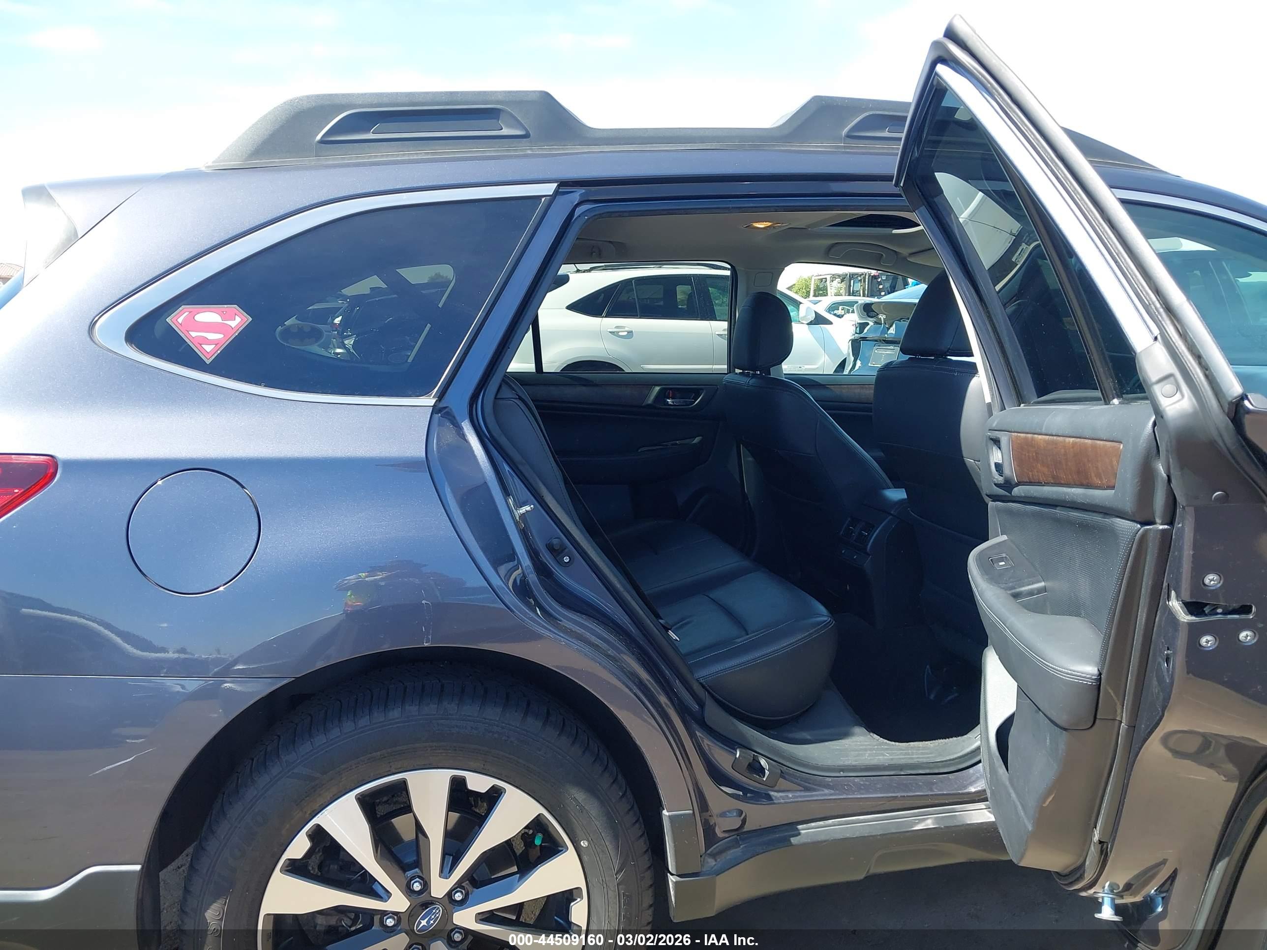 SUBARU OUTBACK image 8