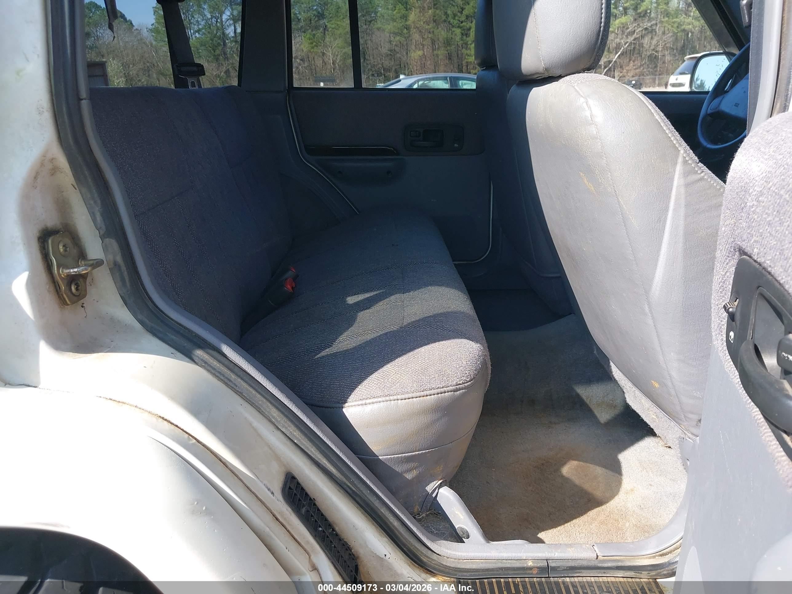 JEEP CHEROKEE image 8