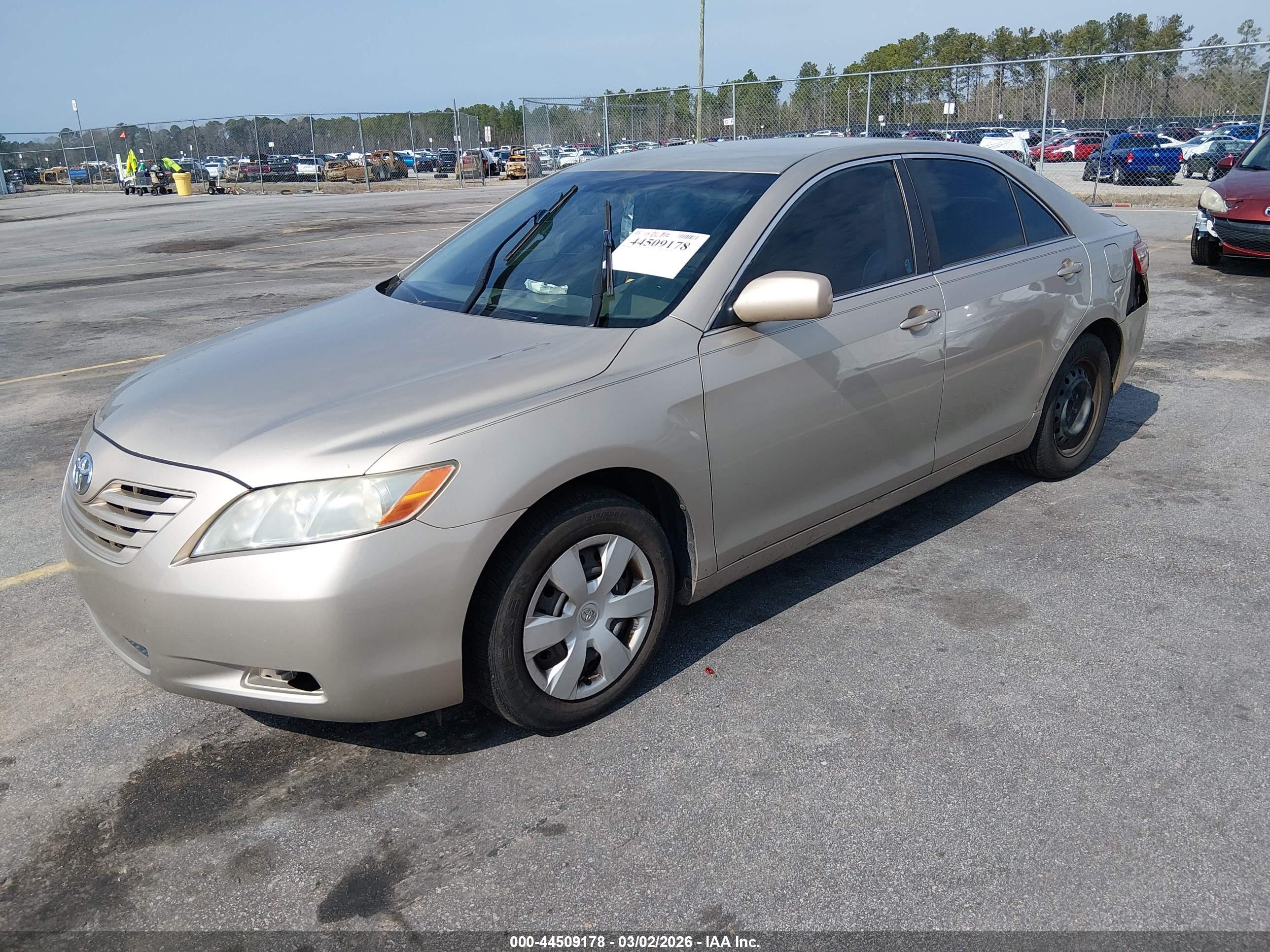 TOYOTA CAMRY image 2