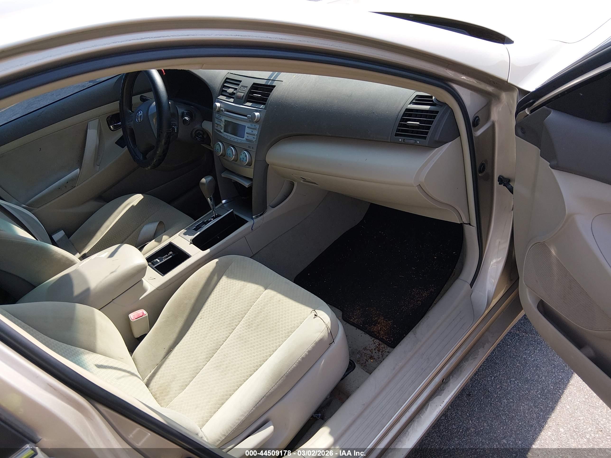 TOYOTA CAMRY image 5