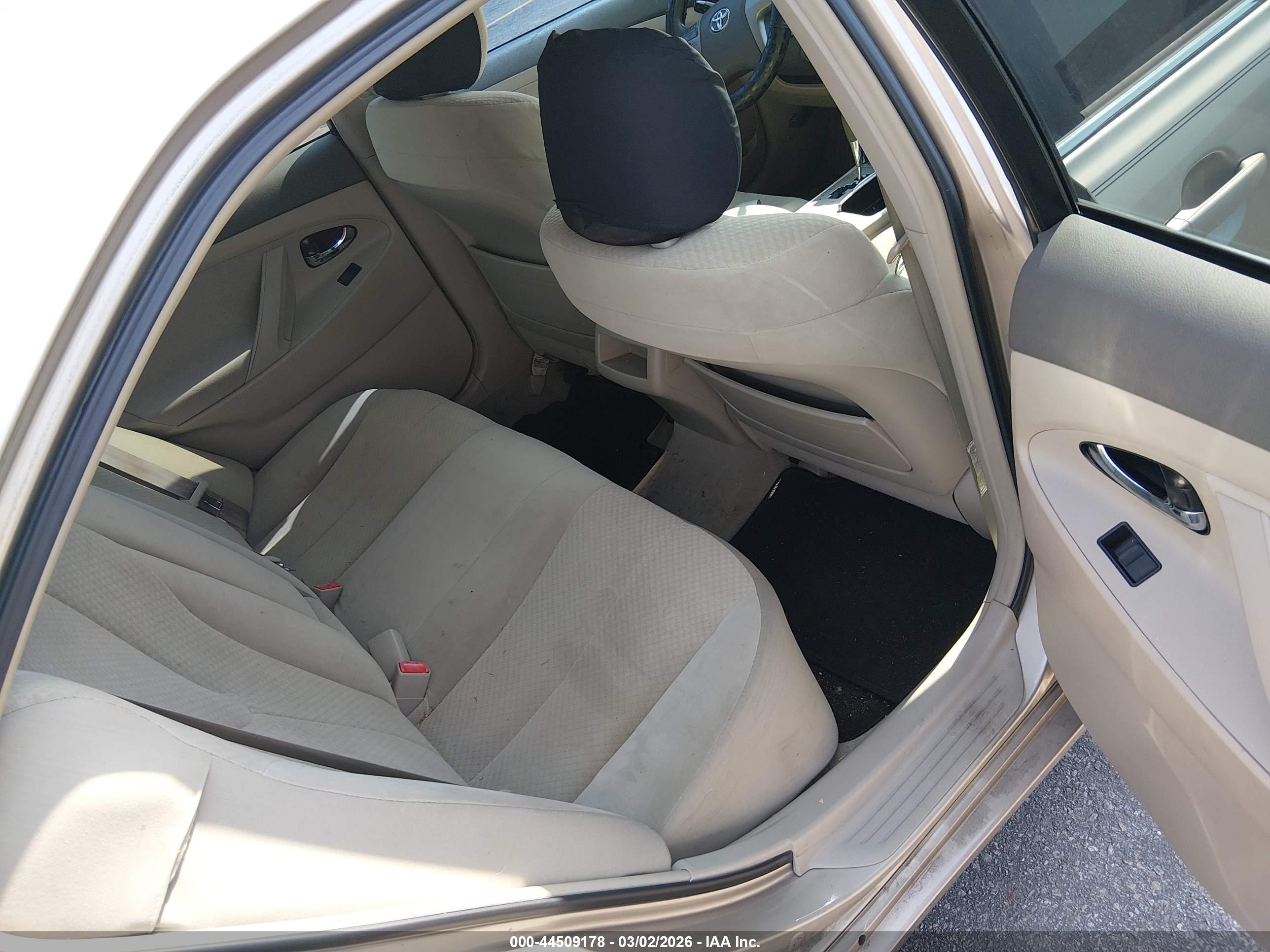 TOYOTA CAMRY image 8