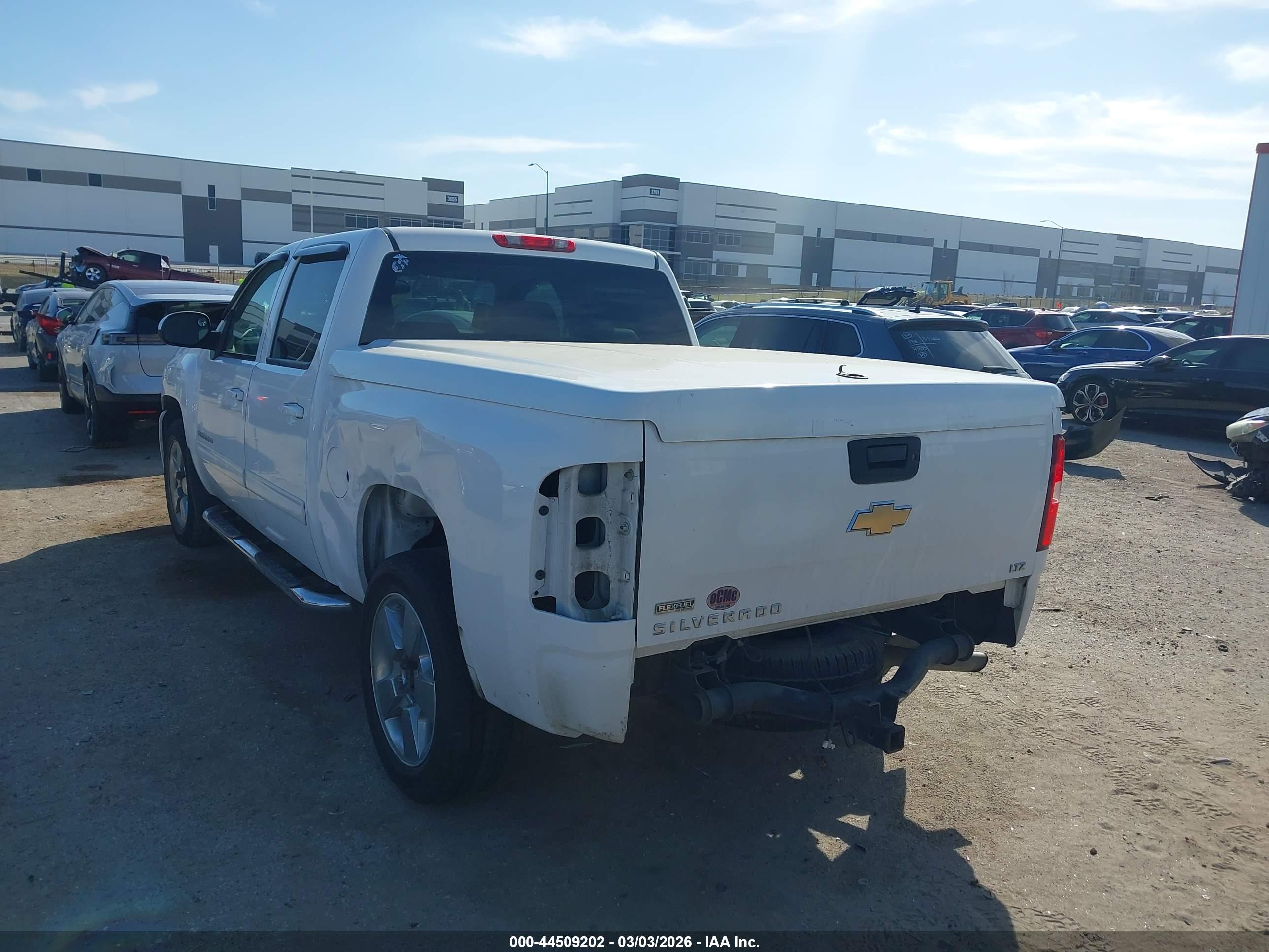 CHEVROLET SILVERADO image 3