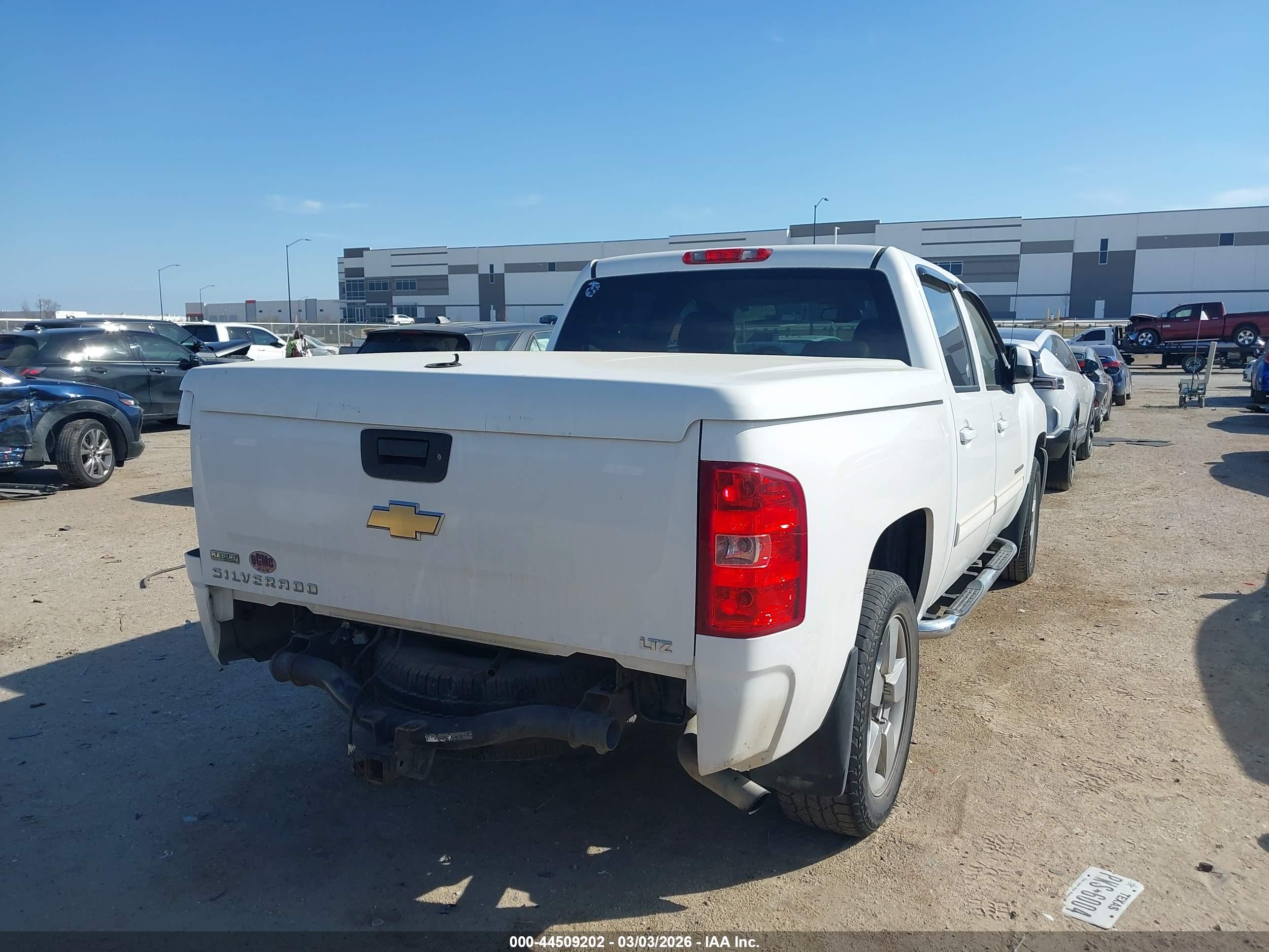 CHEVROLET SILVERADO image 4