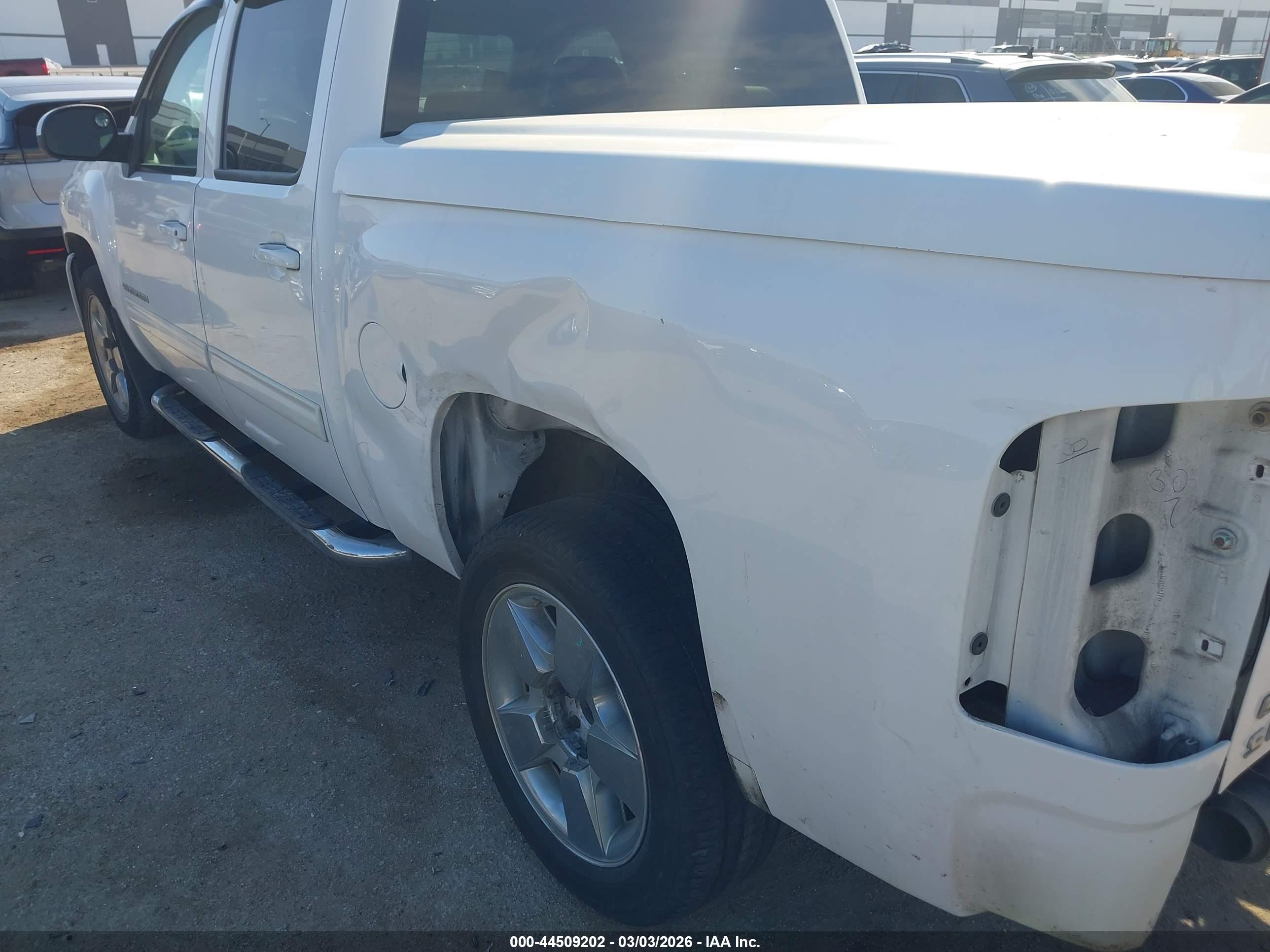 CHEVROLET SILVERADO image 6