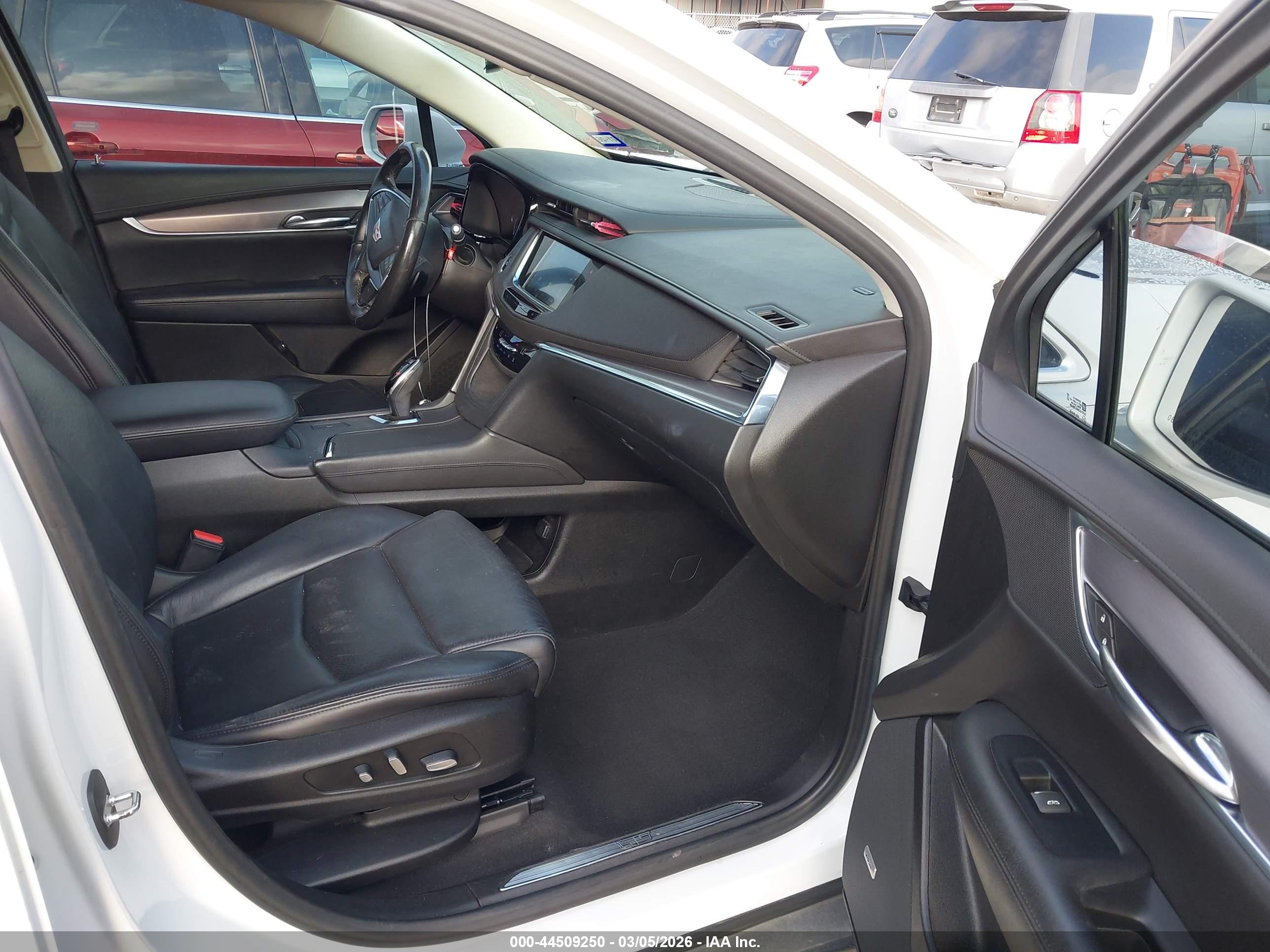 CADILLAC XT5 image 5