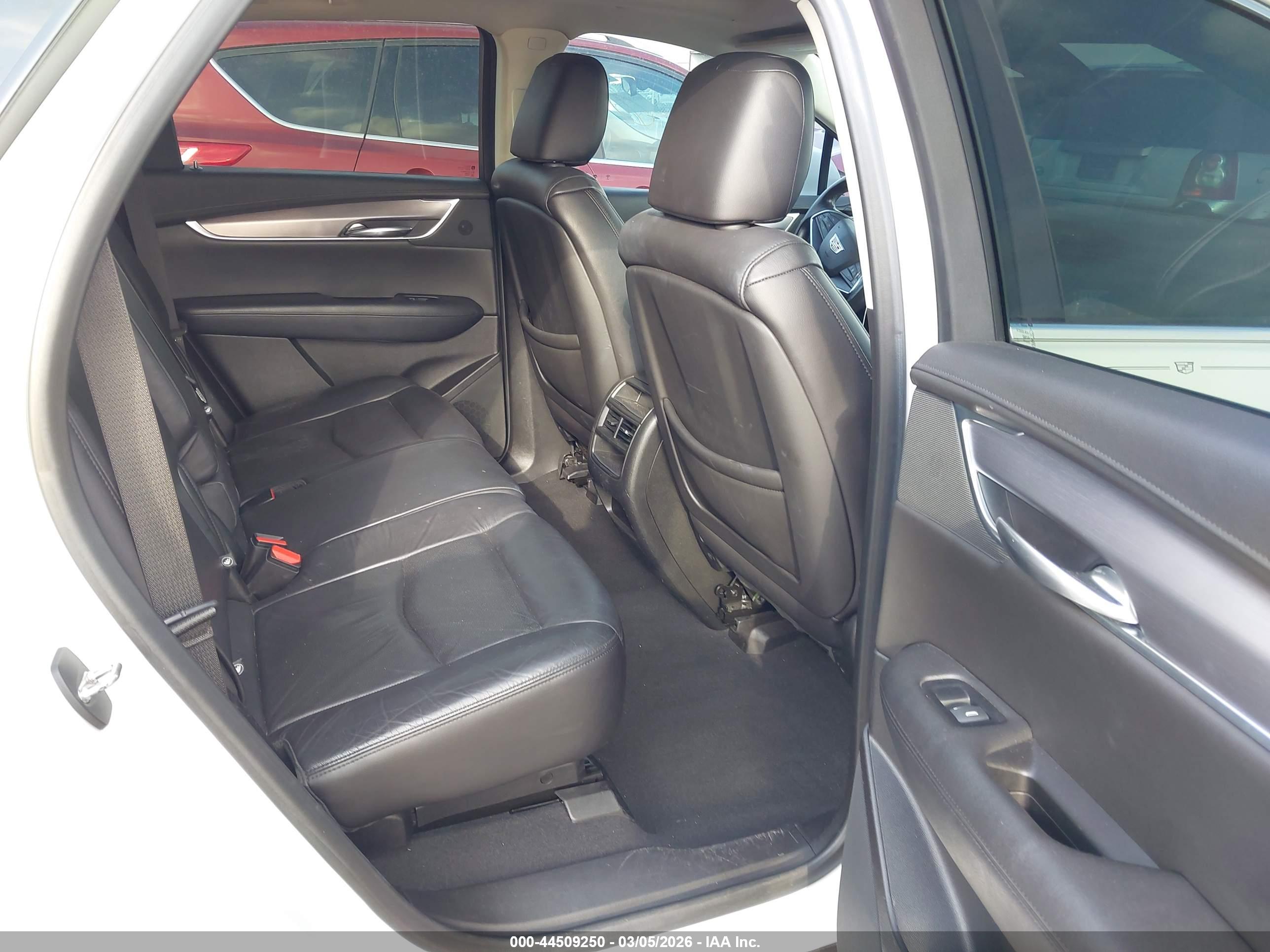 CADILLAC XT5 image 8