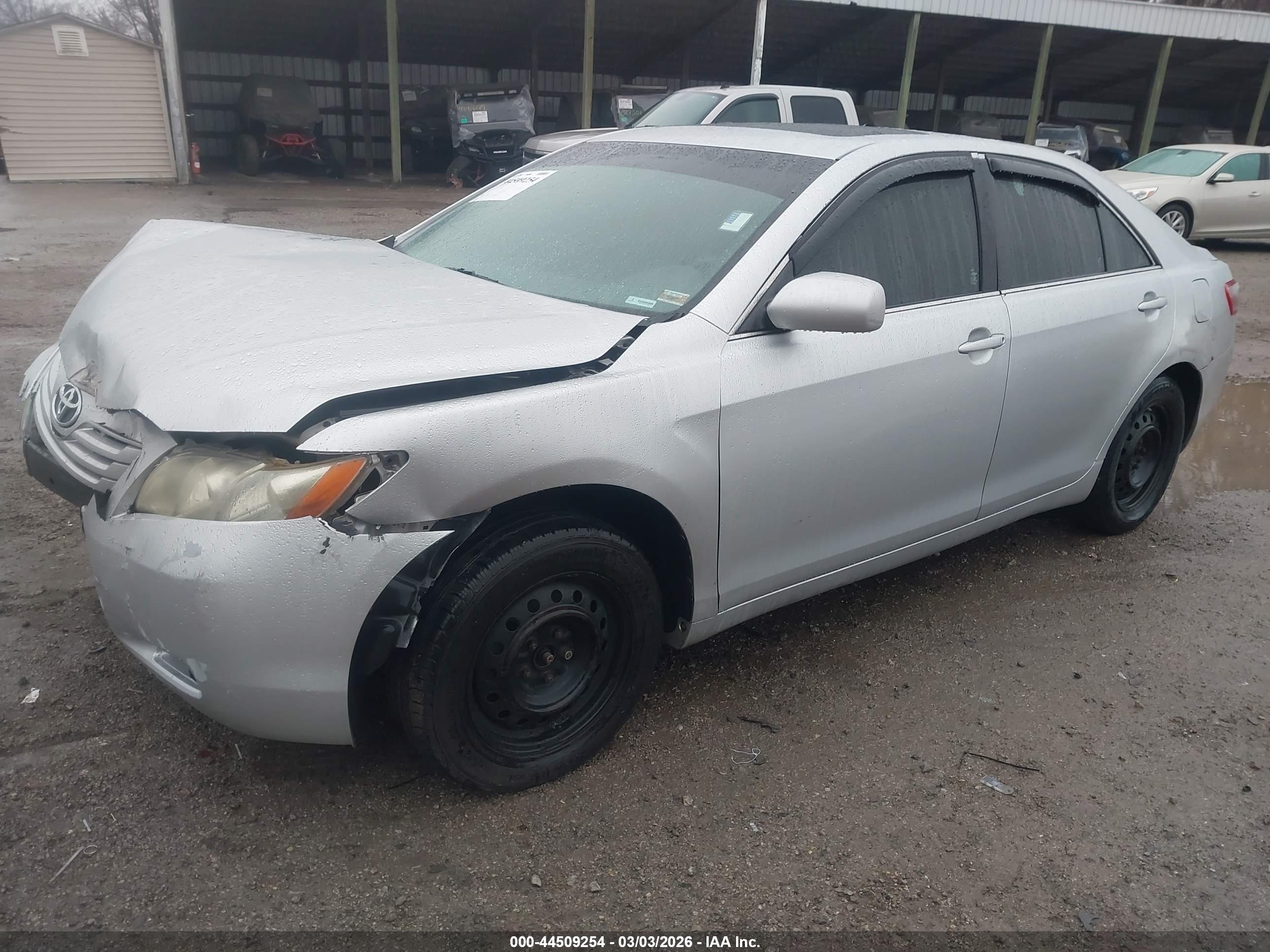 TOYOTA CAMRY image 2
