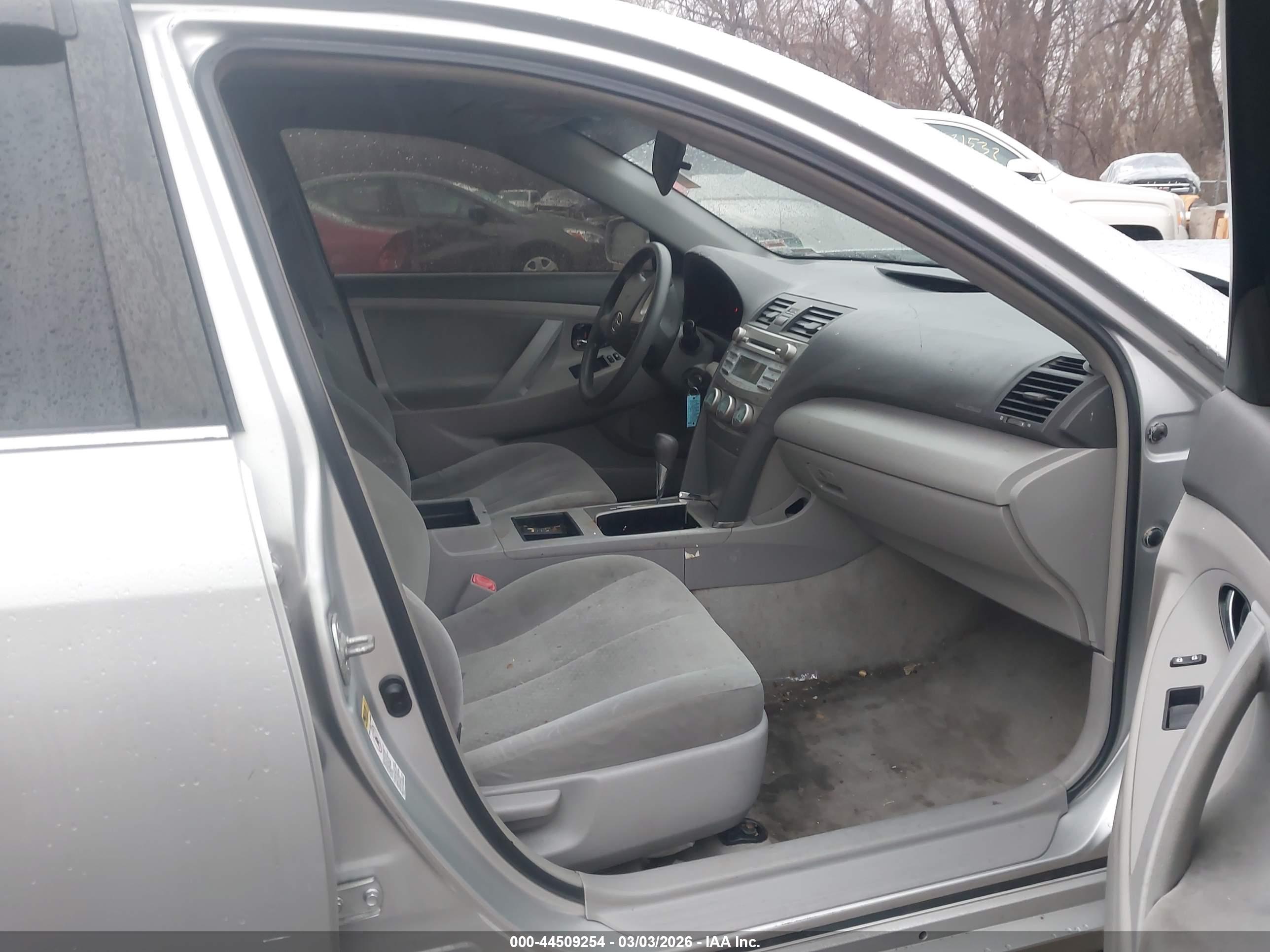 TOYOTA CAMRY image 5