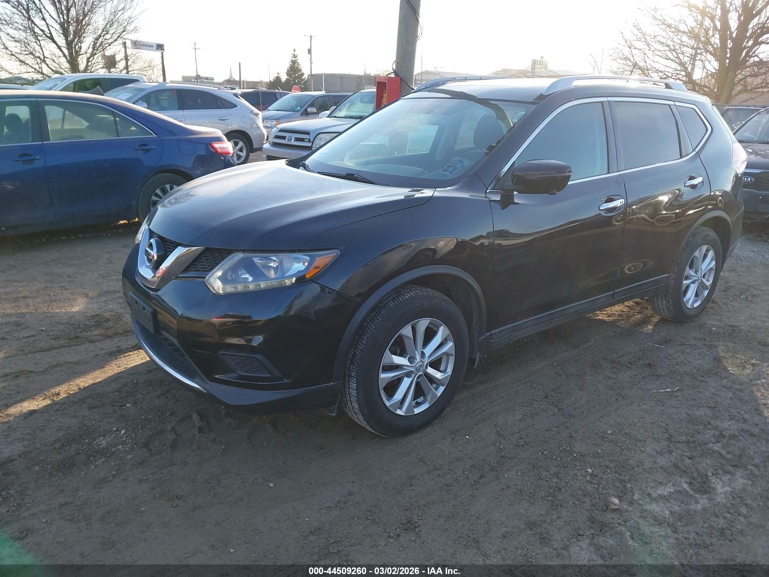 NISSAN ROGUE image 2