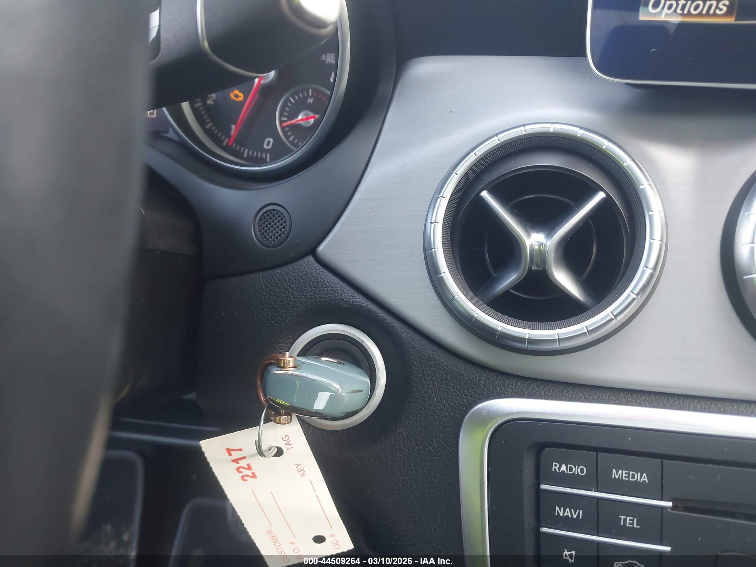 MERCEDES-BENZ CLA image 11
