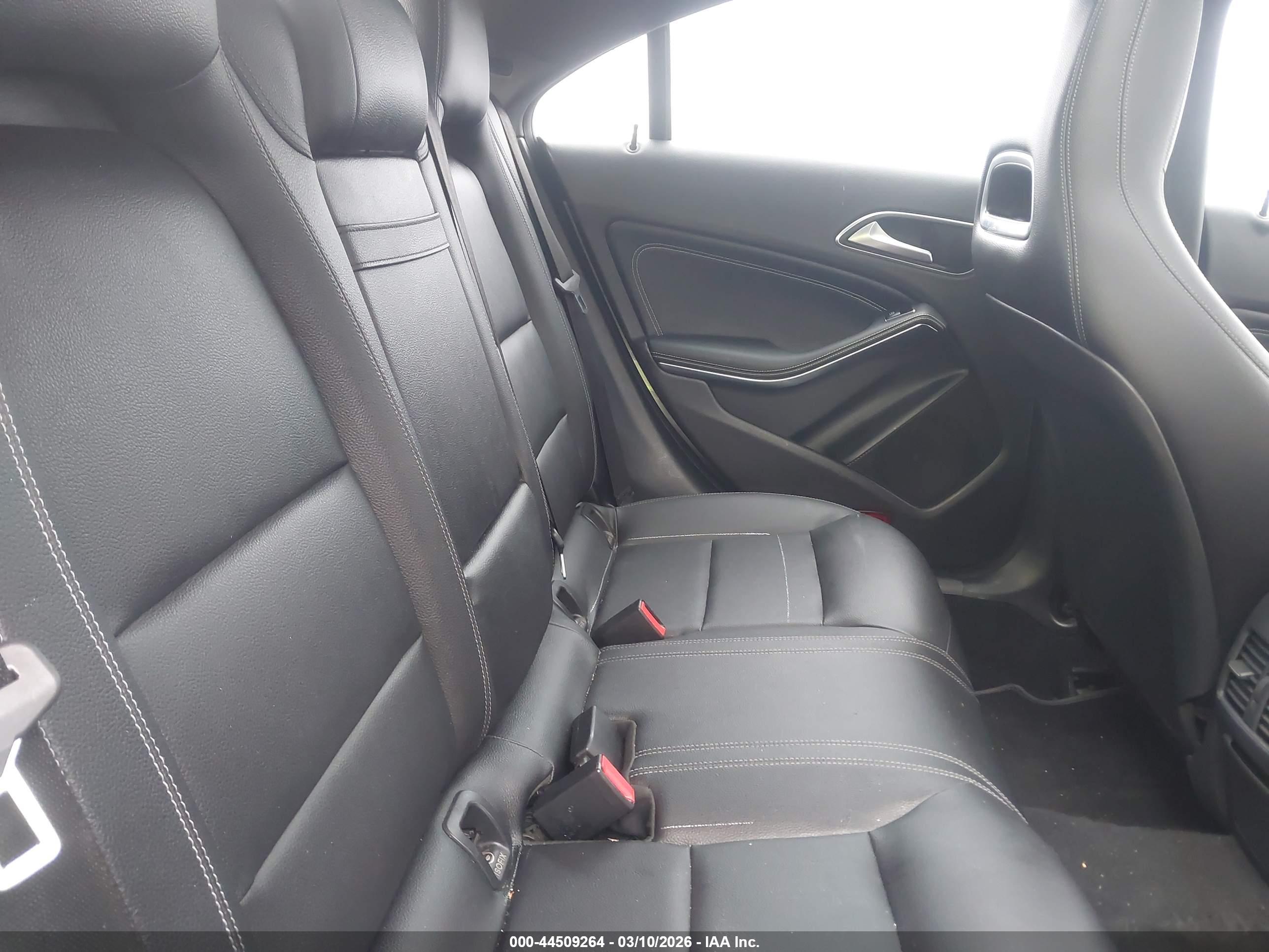 MERCEDES-BENZ CLA image 8