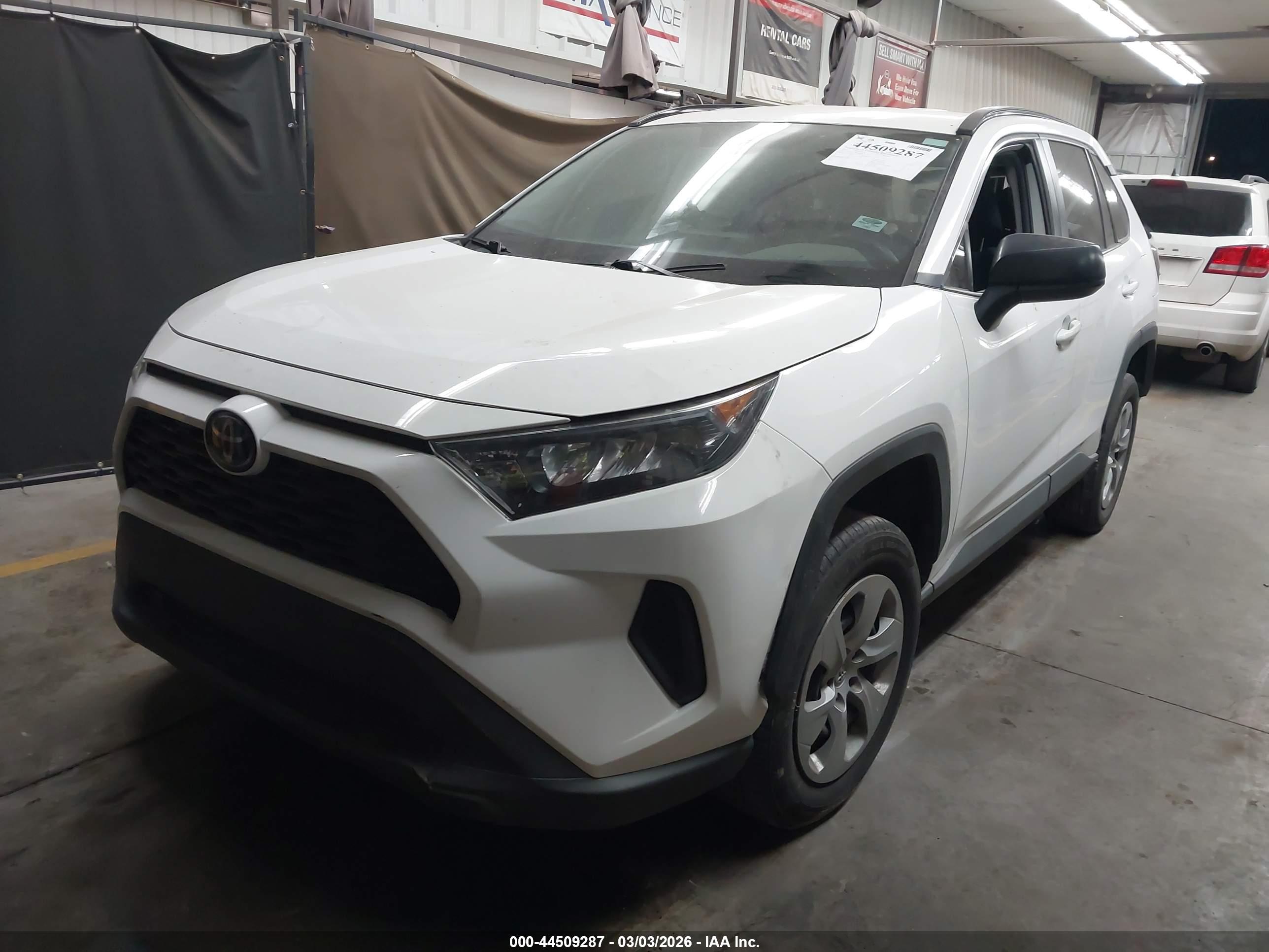 TOYOTA RAV4 image 2