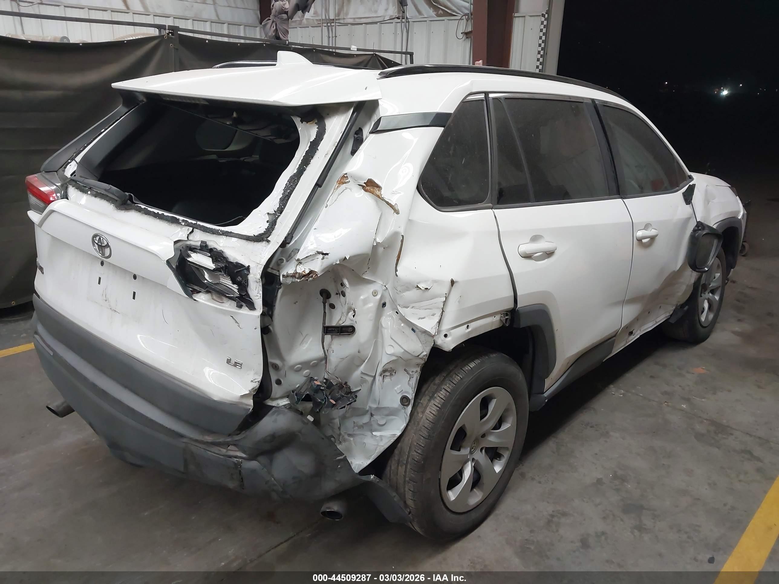 TOYOTA RAV4 image 4
