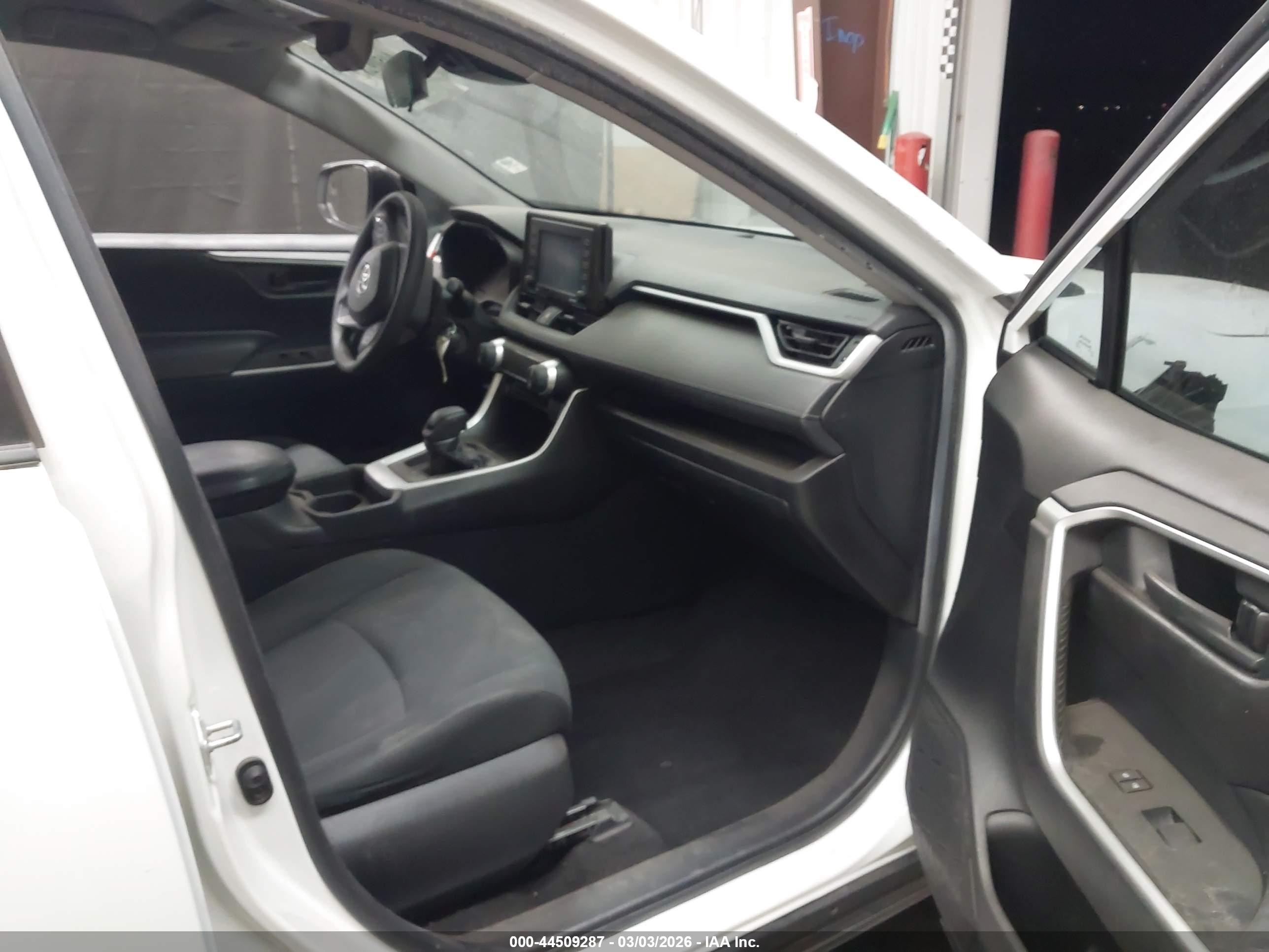 TOYOTA RAV4 image 5