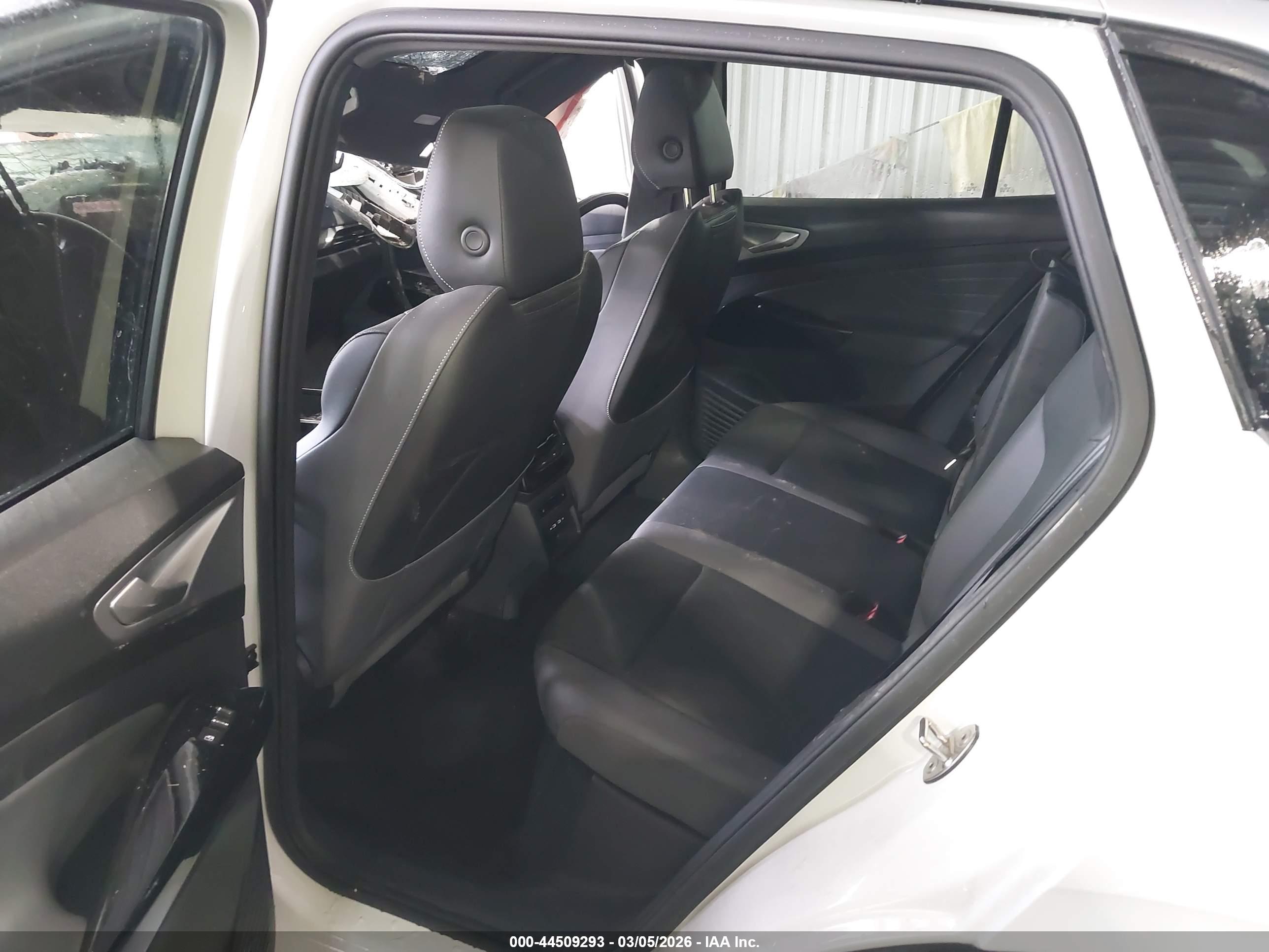 VOLKSWAGEN ID.4 image 8