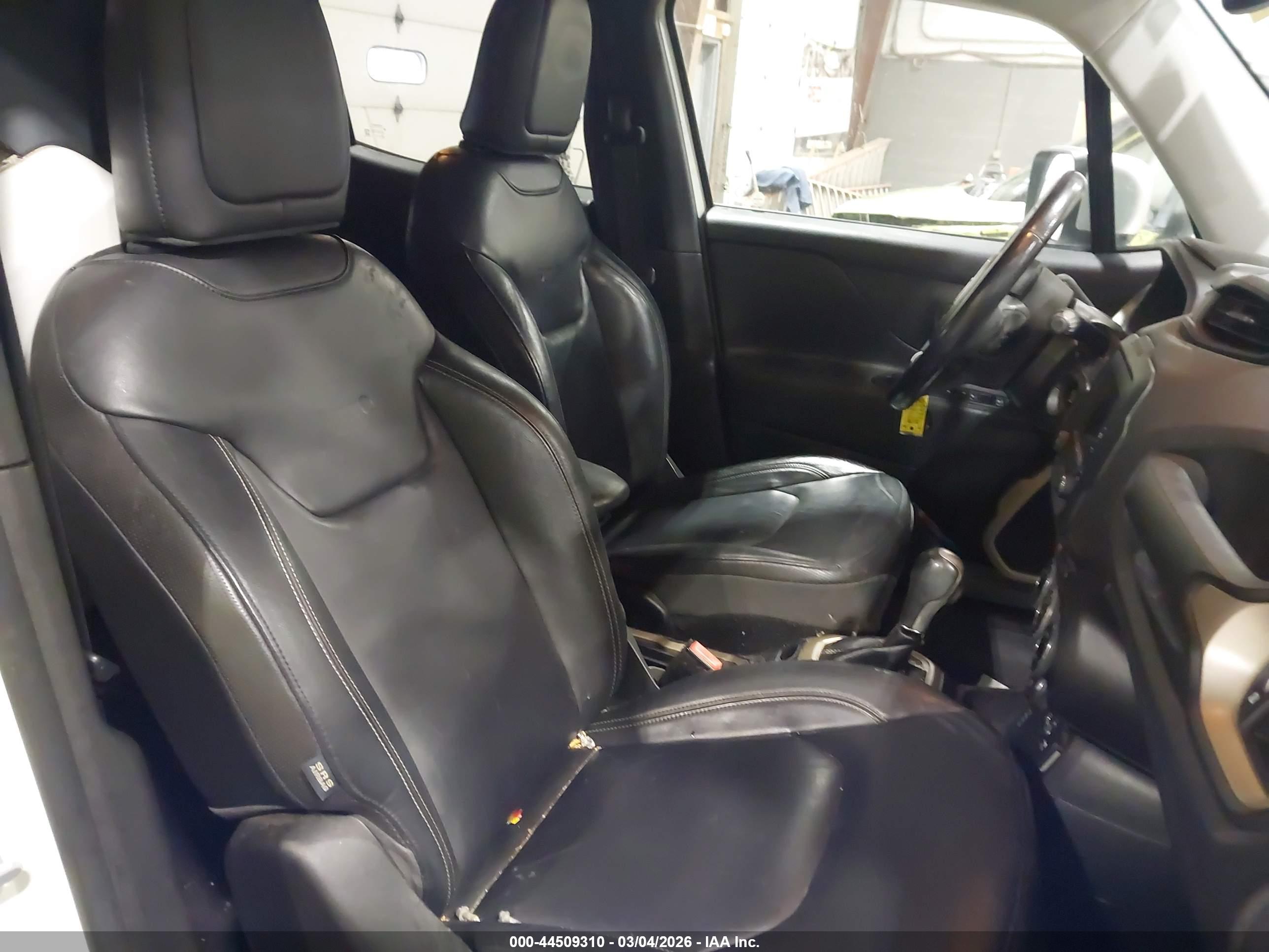 JEEP RENEGADE image 8