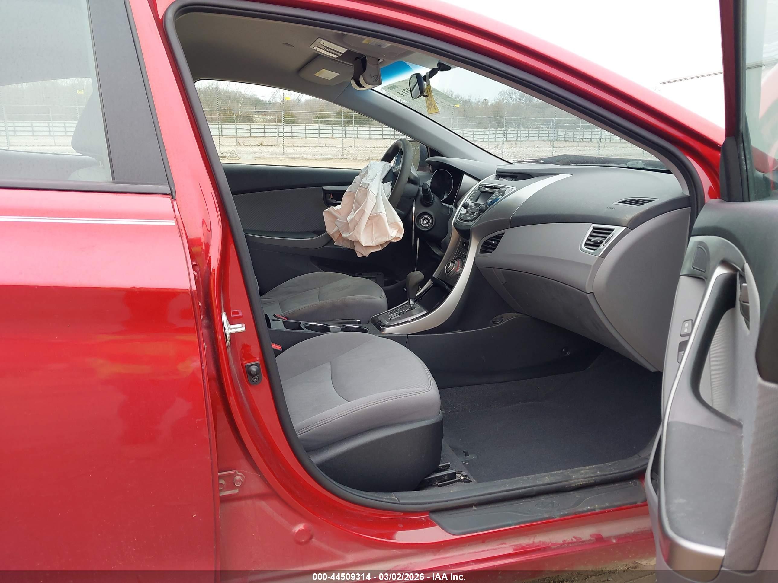 HYUNDAI ELANTRA image 5