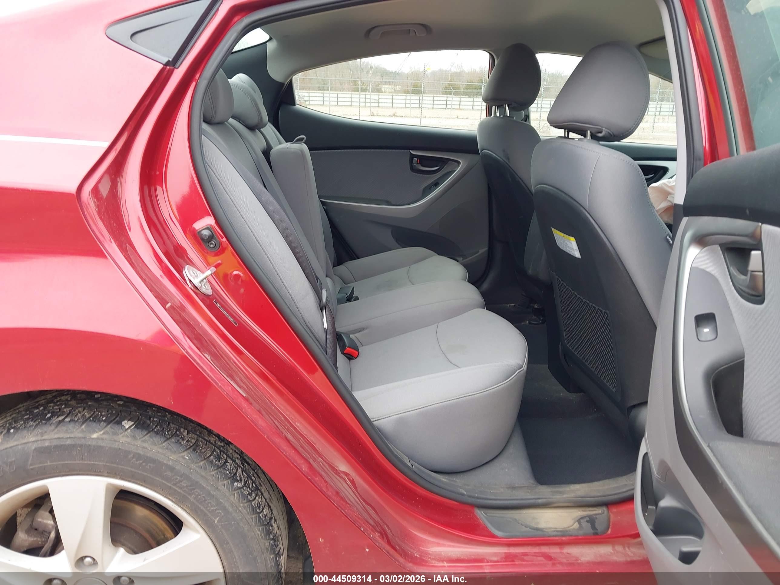 HYUNDAI ELANTRA image 8