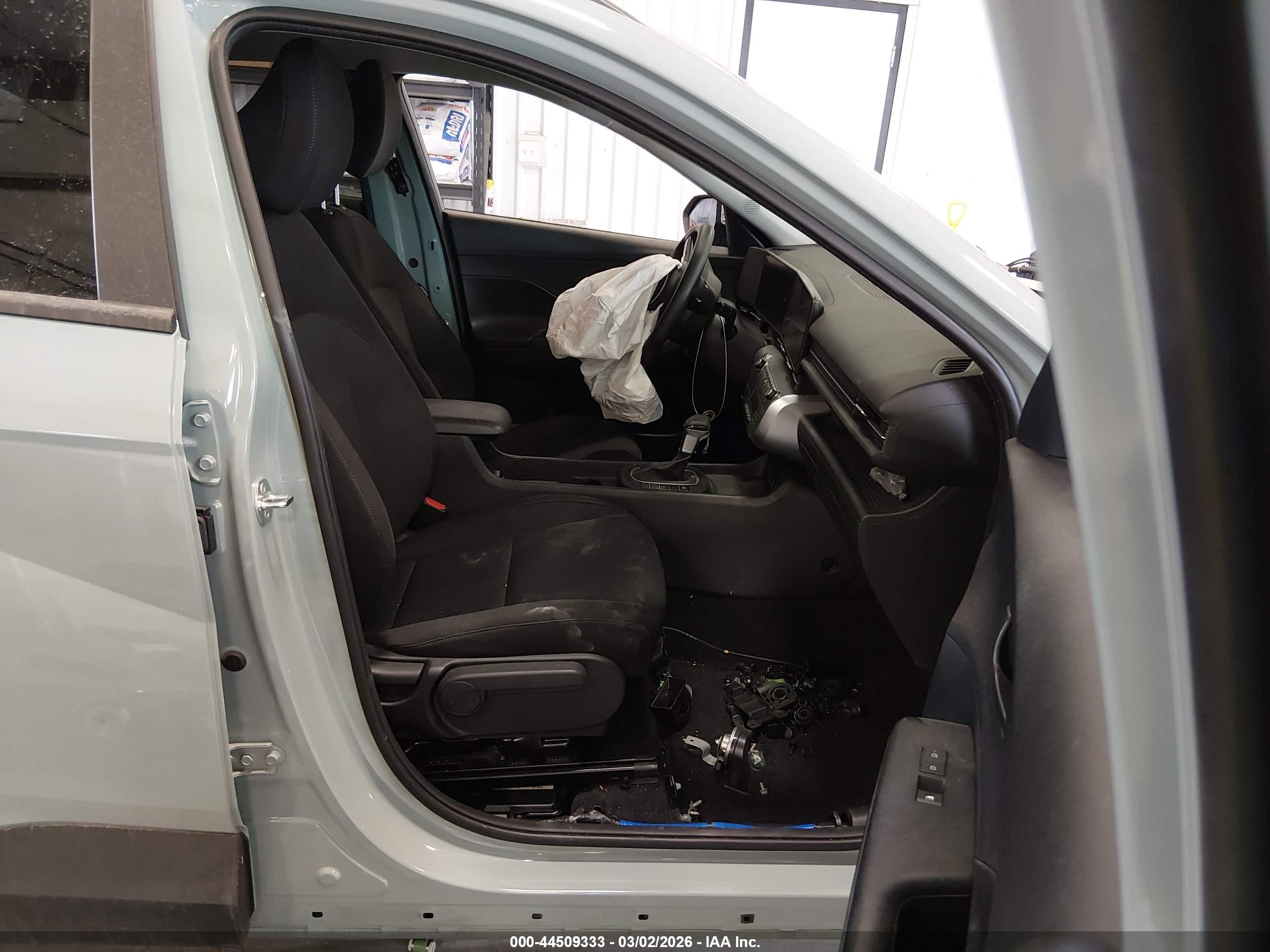 HYUNDAI KONA image 5